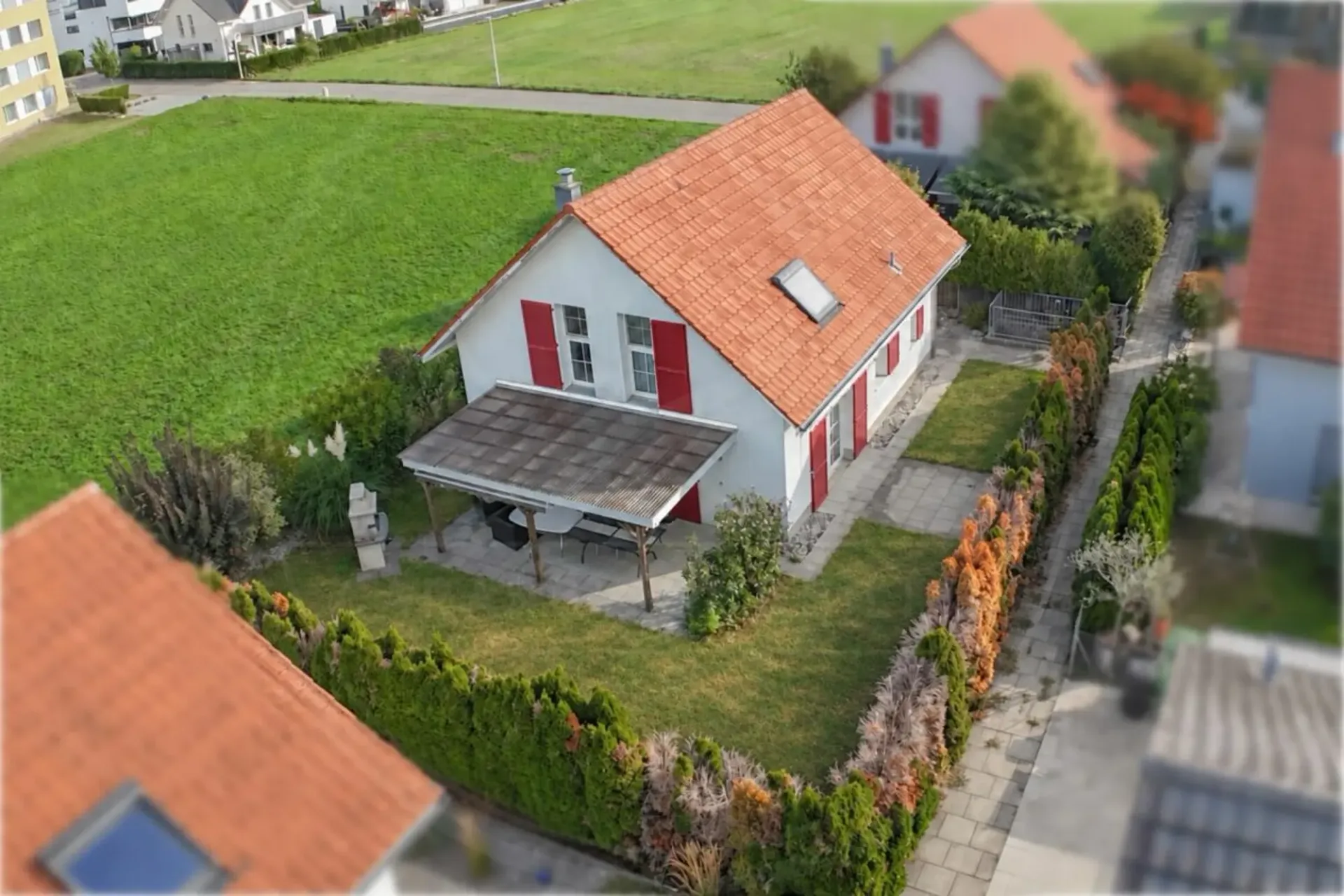 RESERVIERT - Freistehendes 5½-Zimmer-Einfamilienhaus mit Garten und 2 Tiefgaragenparkplätzen
