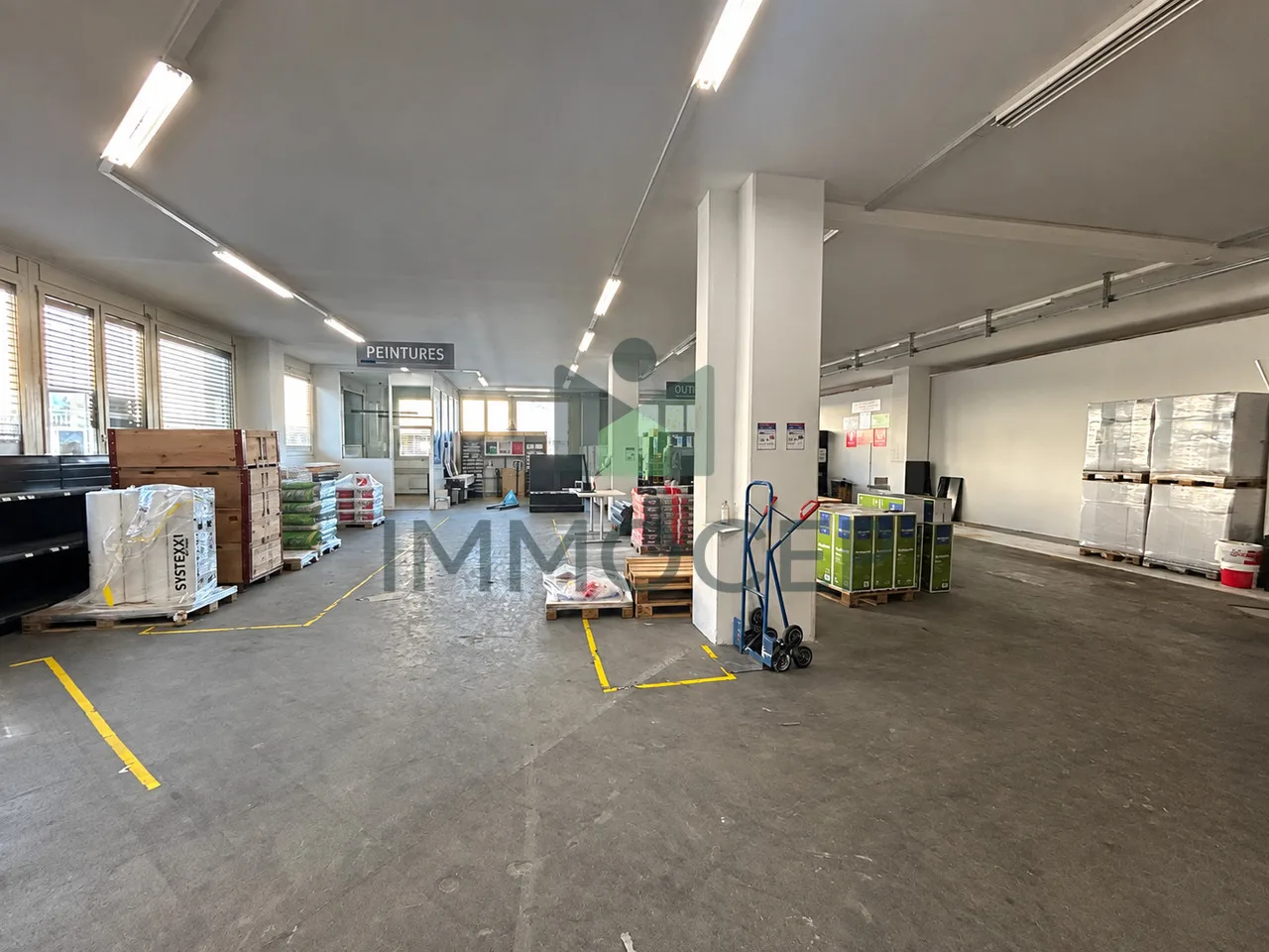 Exklusivität PAV - Arcade von 430 m2 mit Lager und Ladeplatz
