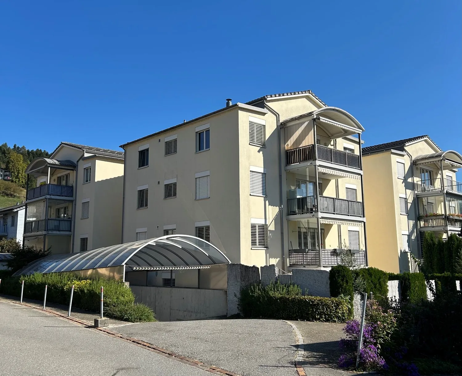 Helle 4.5-Zimmer-Dachwohnung mit Balkon in Uznach