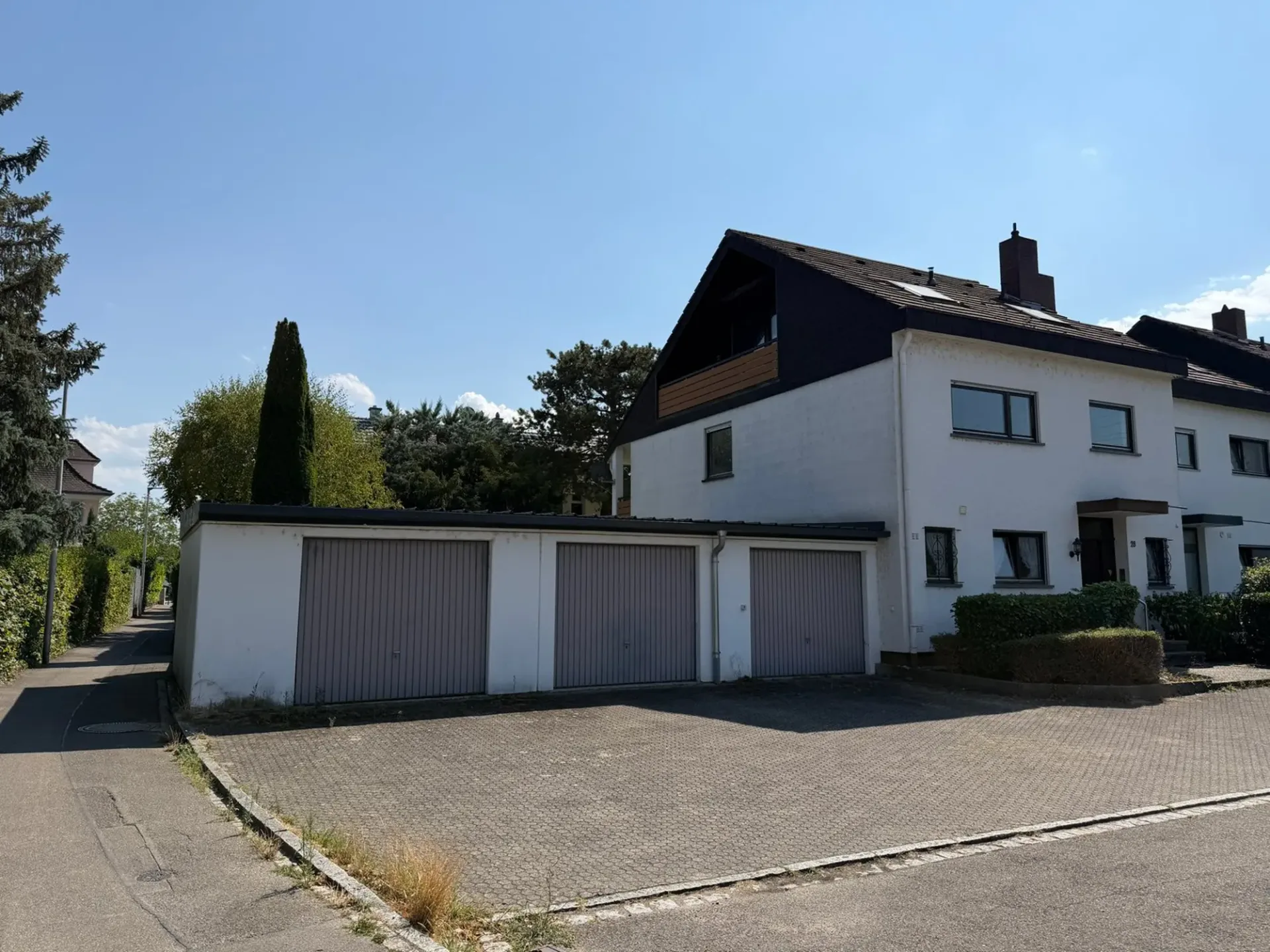 Haltingen: Erweiterbares Familiyhome mit grossem Garten und Garage zum Modernisieren