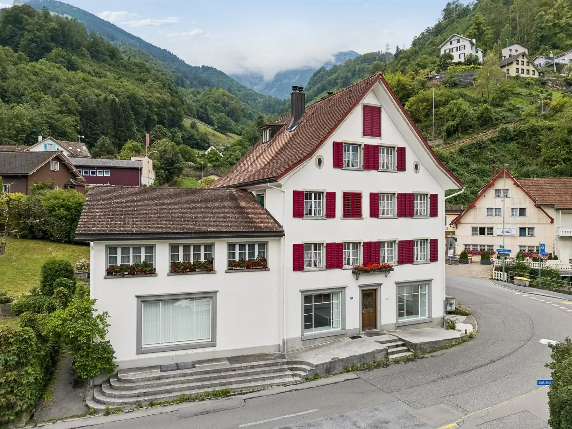 Commercial space in an idyllic location in Mühlehorn