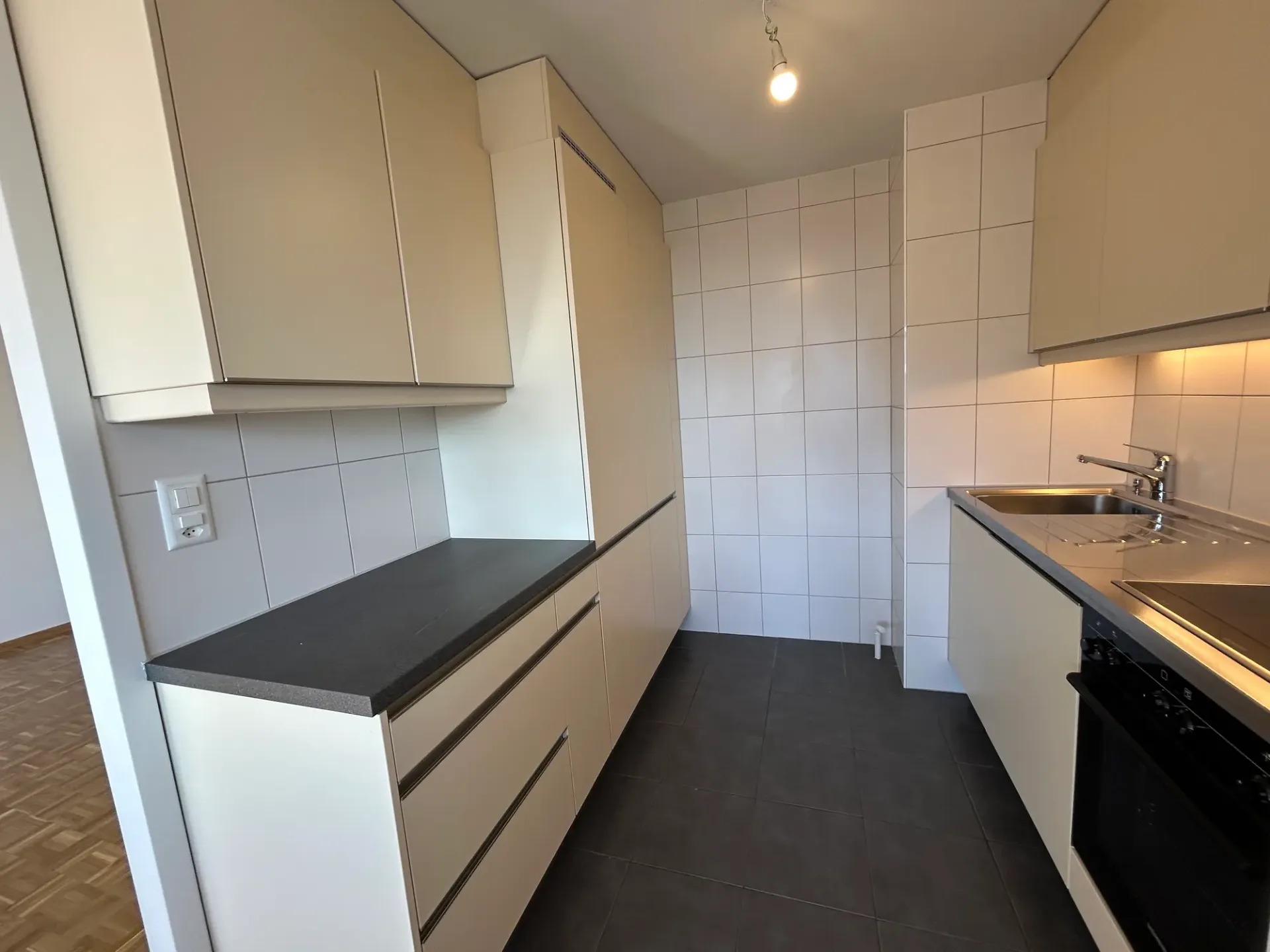Renovated 3.5-room apartment with lake view, 6th floor, approx. 60 m2