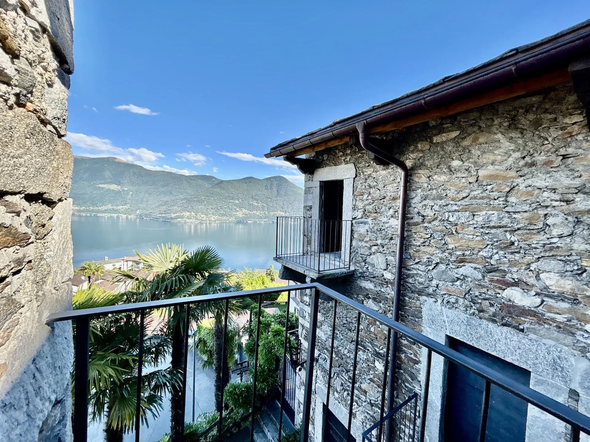 FERIENWOHNUNG - RUSTIKAL 2.5 MIT SEEBLICK IN BRISSAGO