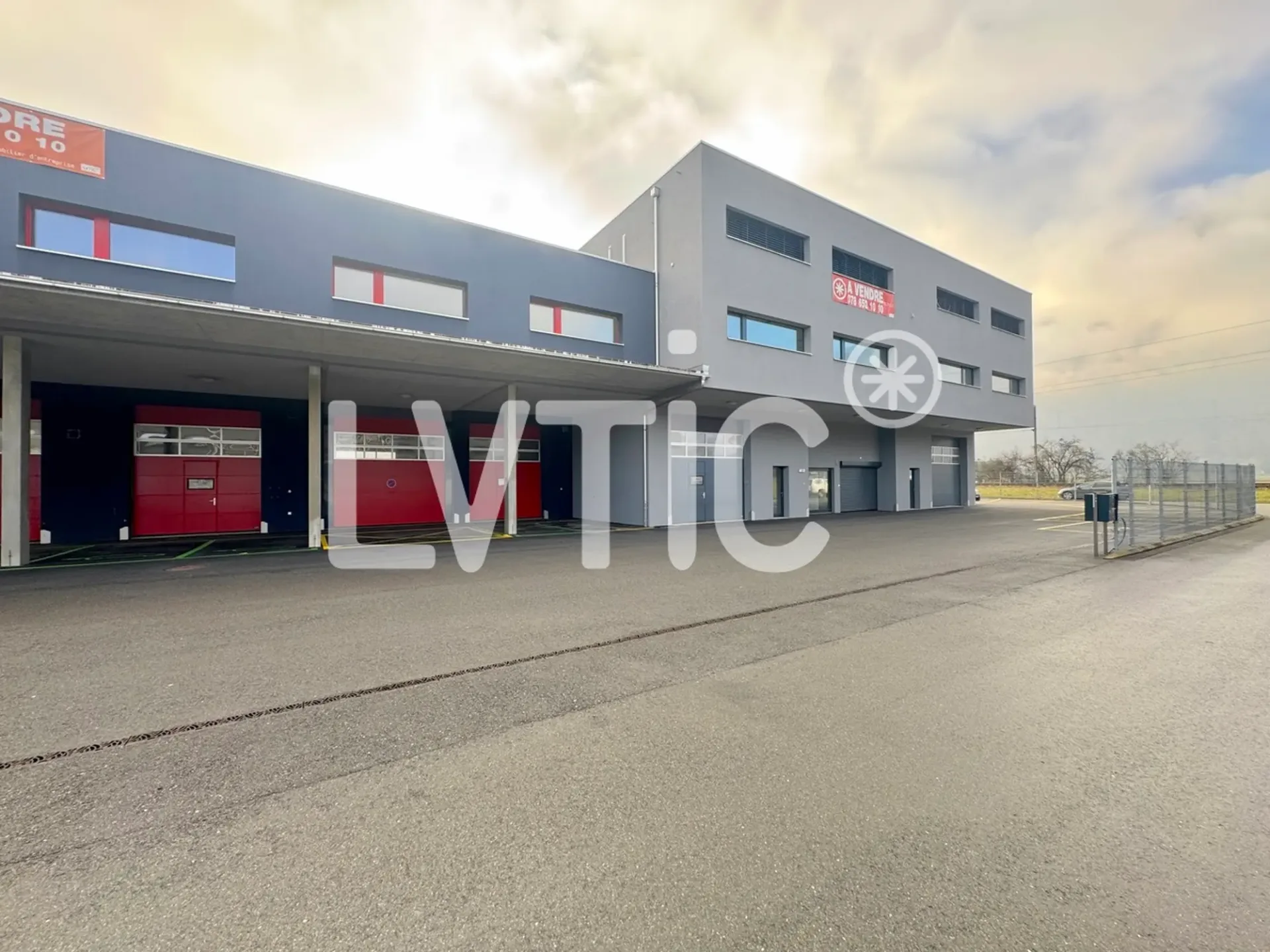 Industriegebäude, Werkstätten, Büros von 1710 m2 zu verkaufen in Collombey