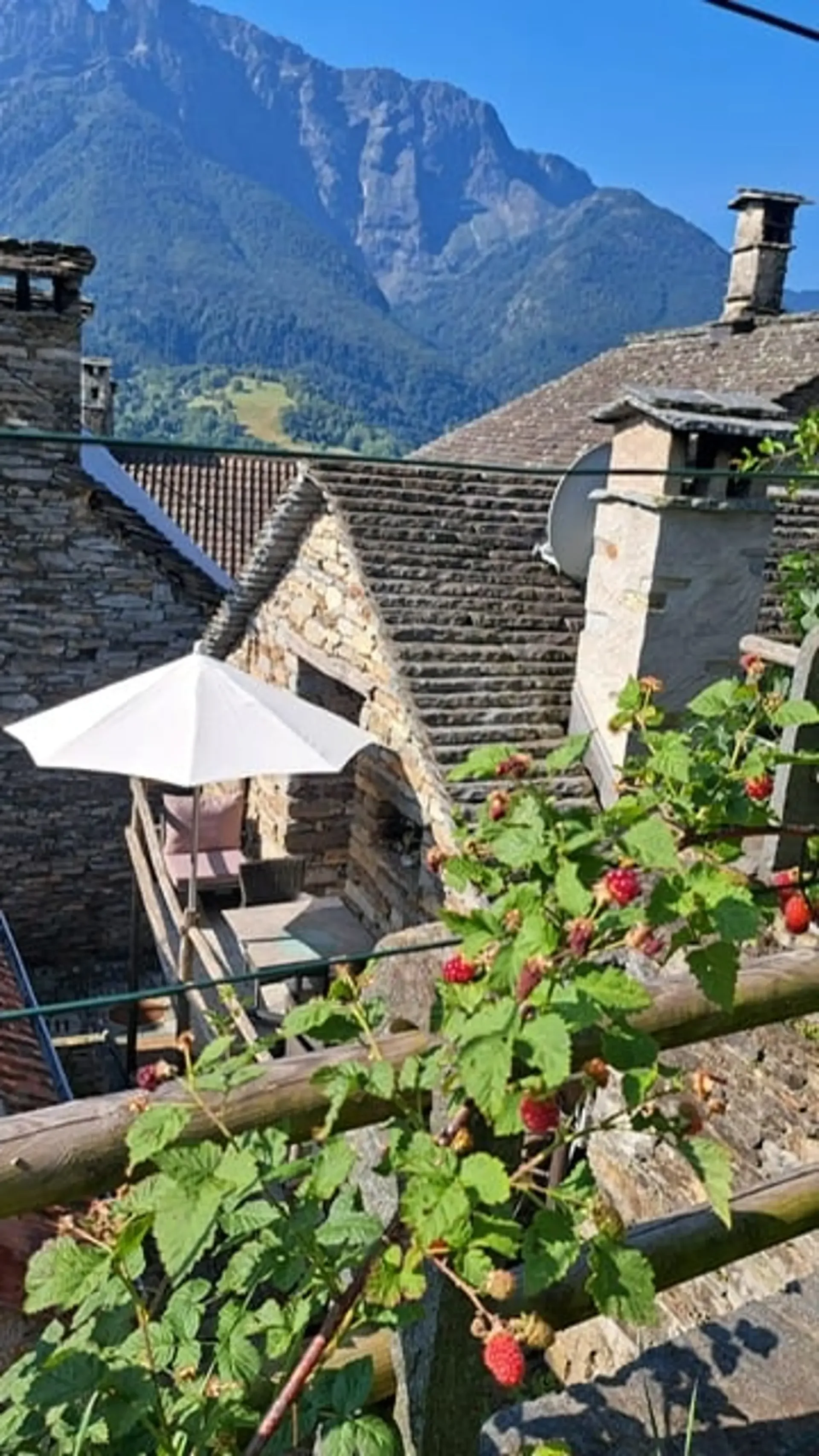 Charming Rustico in Verdasio – Your Retreat!