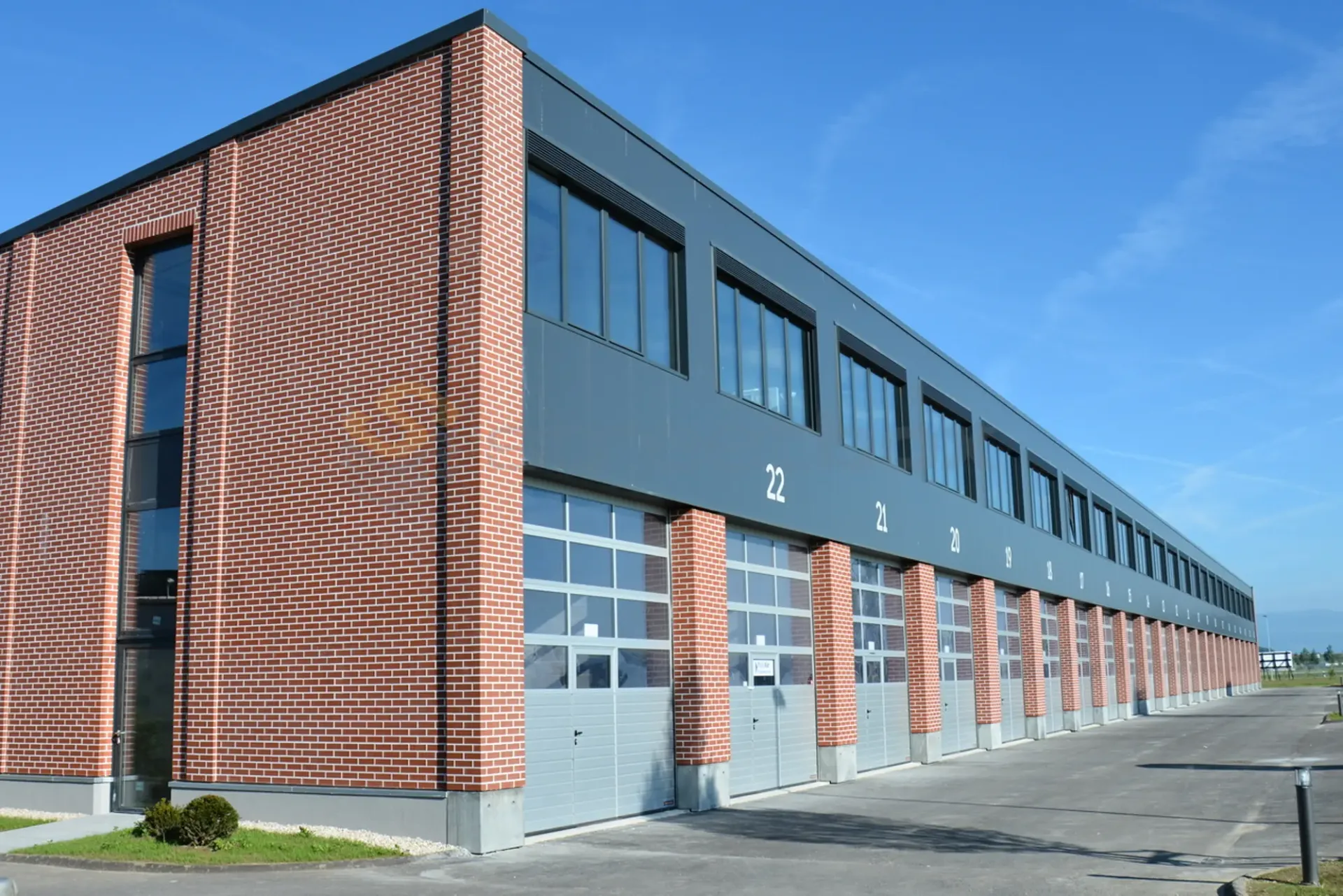 Straßenbox mit 115 m2, sehr gut gelegen! Box n30