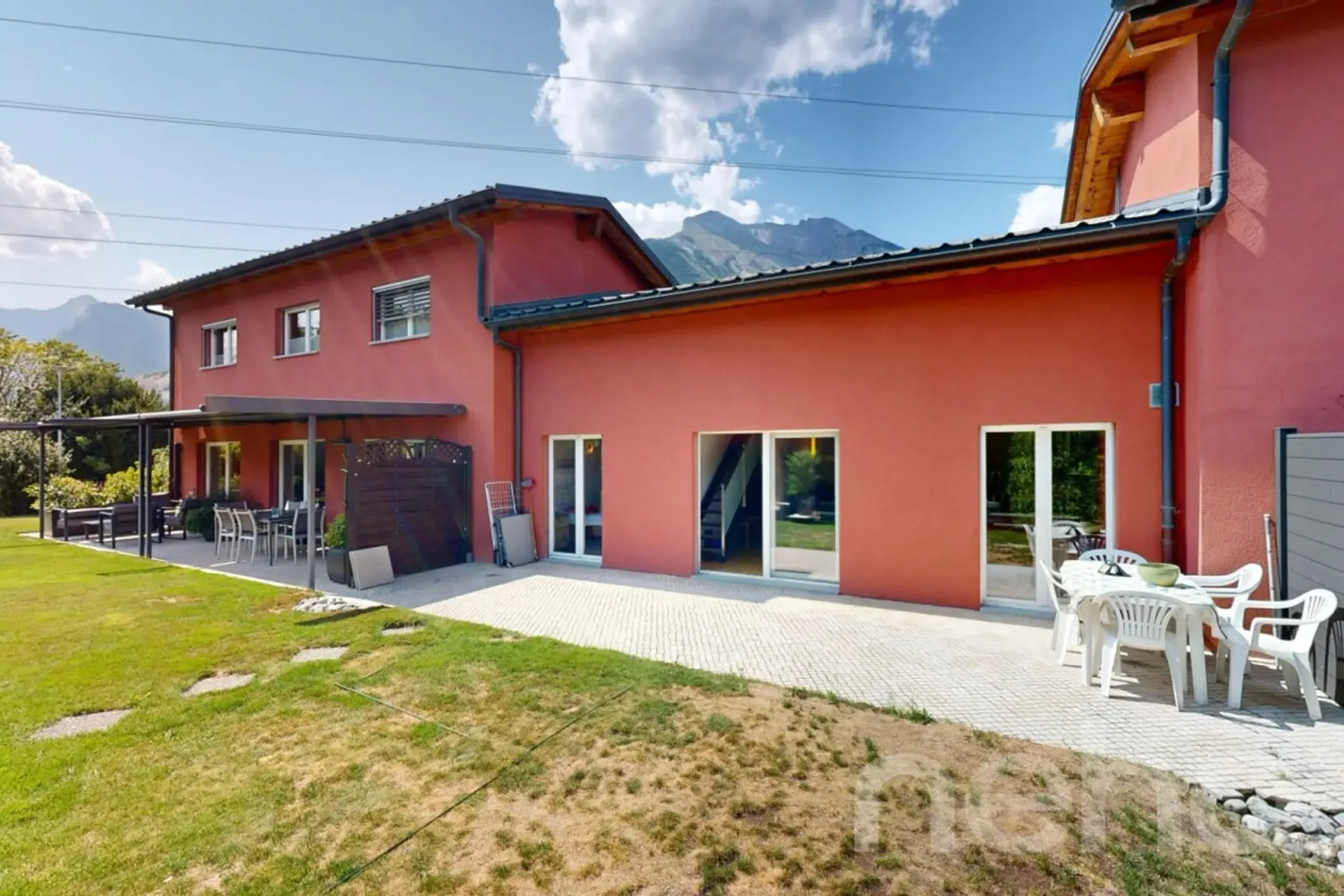 Four-room house with private garden and mezzanine