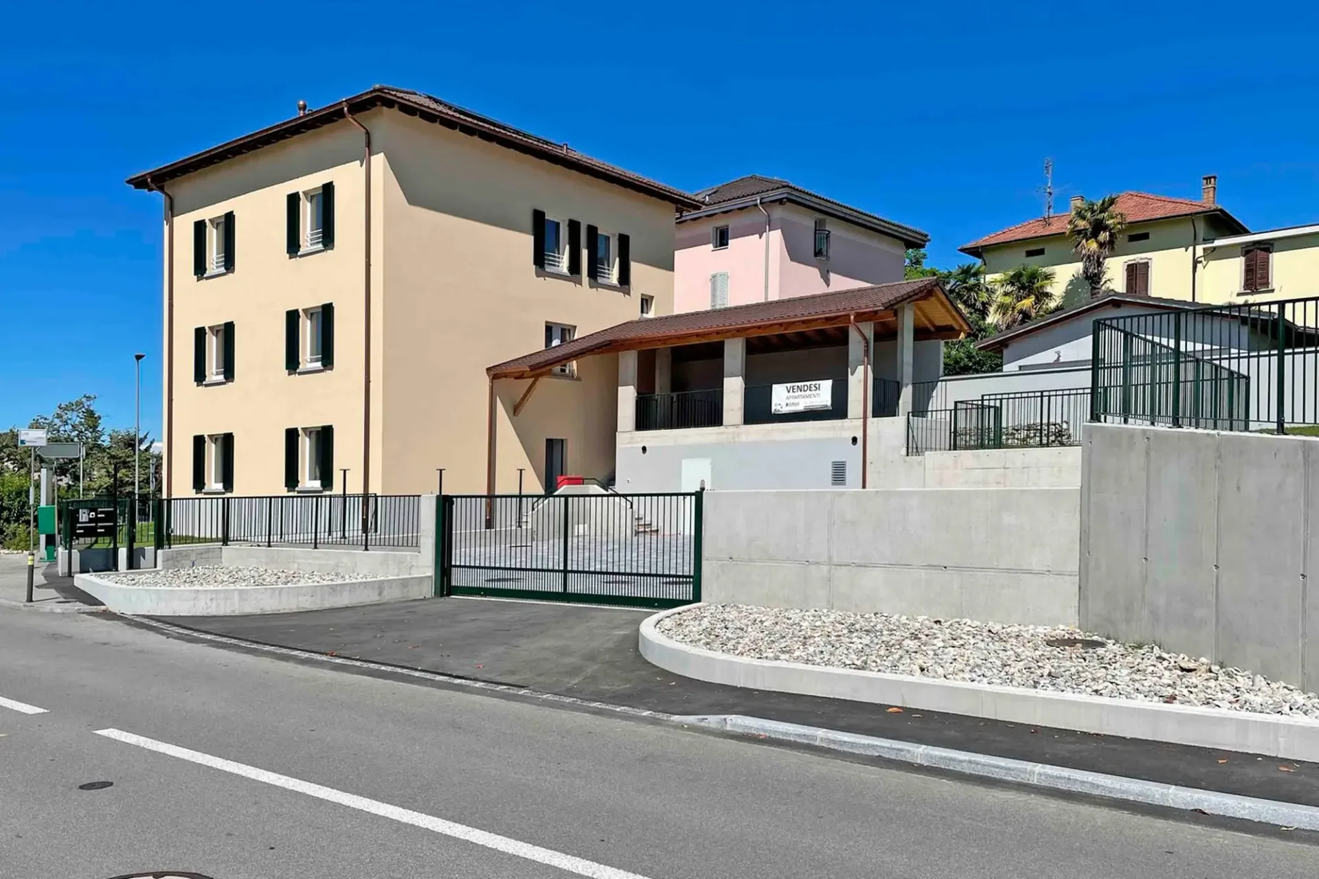 SPLENDIDI APPARTAMENTI CON GIARDINO E CORTE PRIVATA