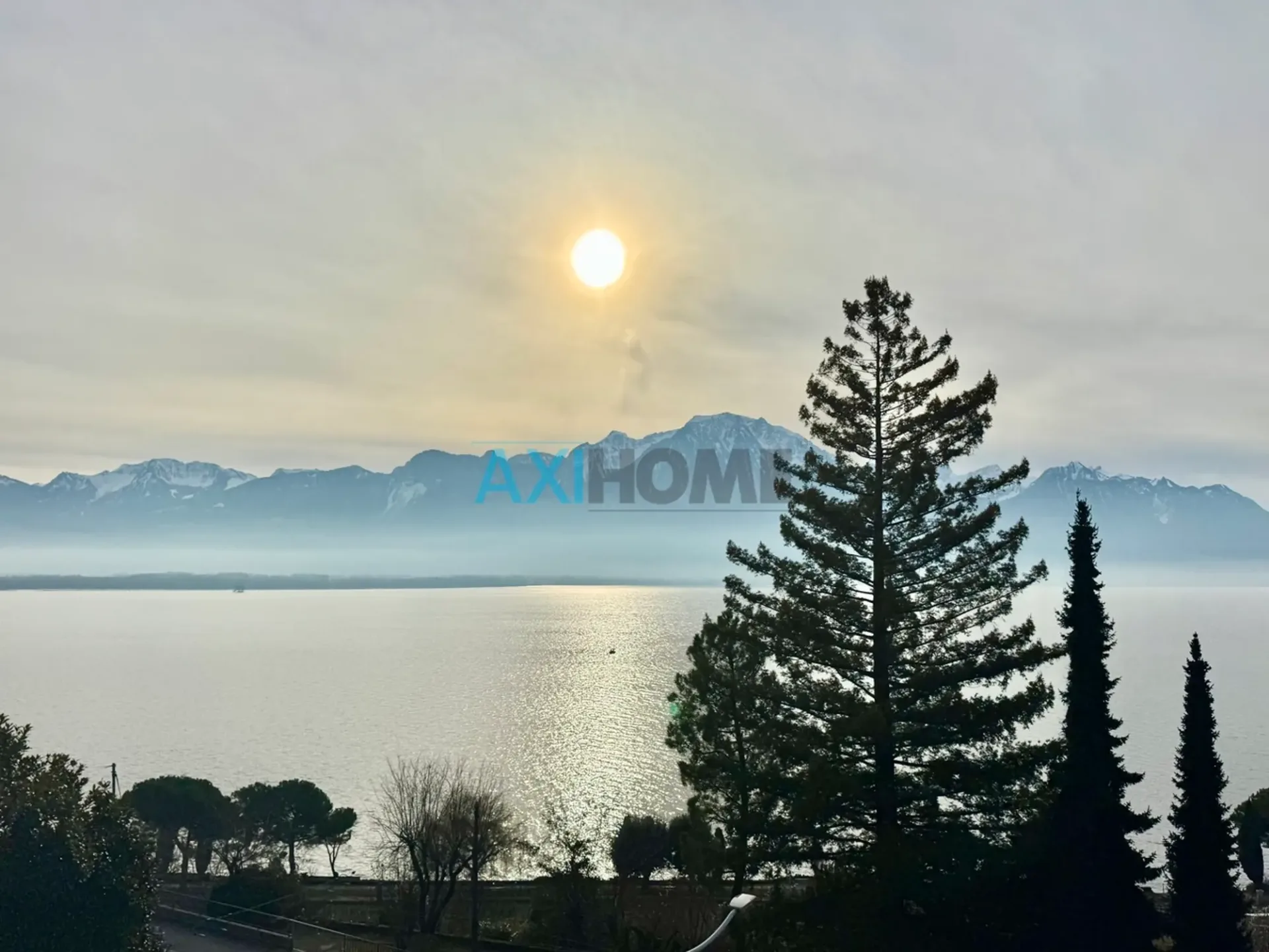 EN EXCLUSIVITÉ, à deux pas du lac avec vue exceptionnelle