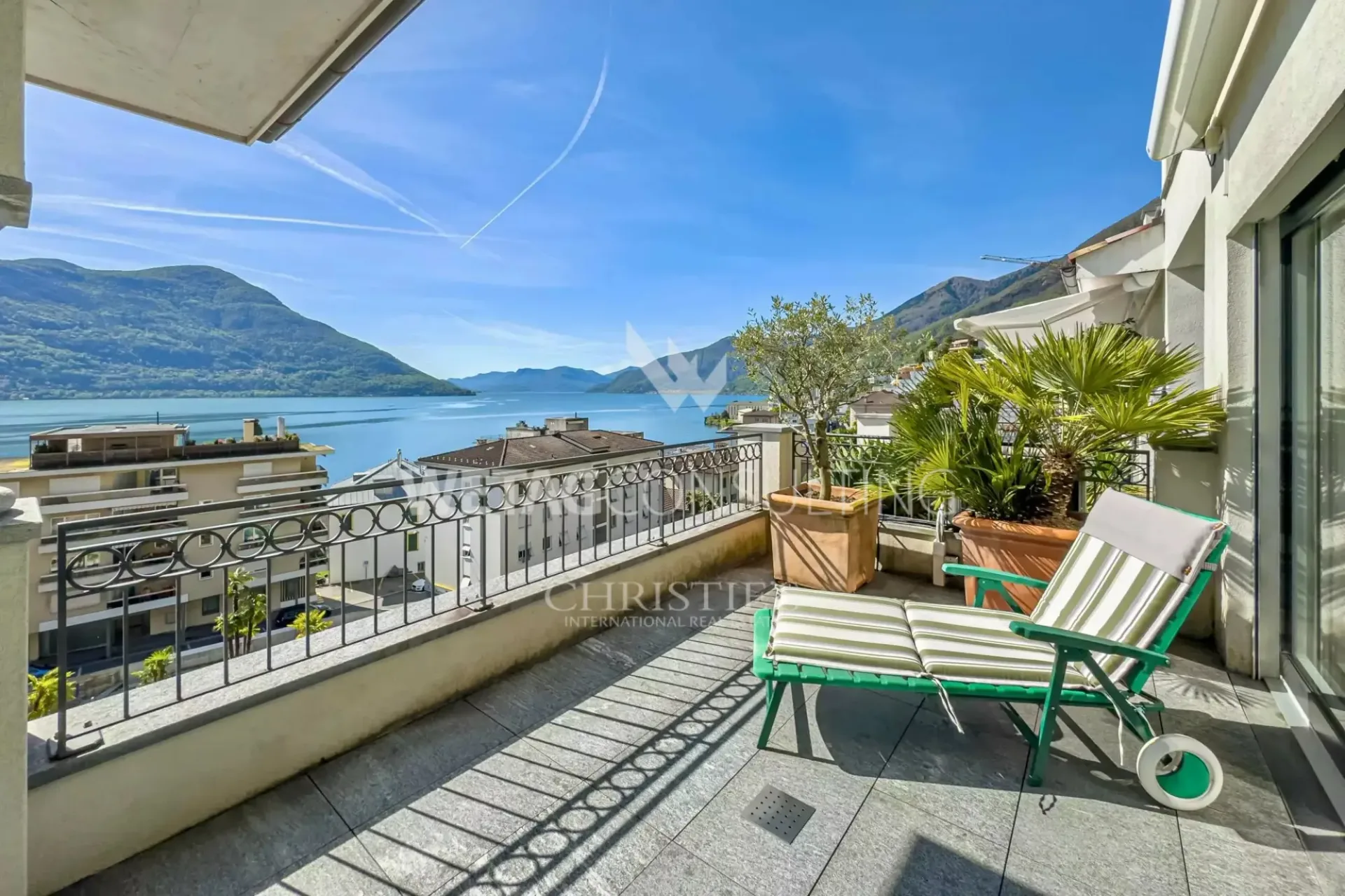 Brissago: Elegante Wohnung mit Terrasse & Seeblick in zentraler Lage zu verkaufen