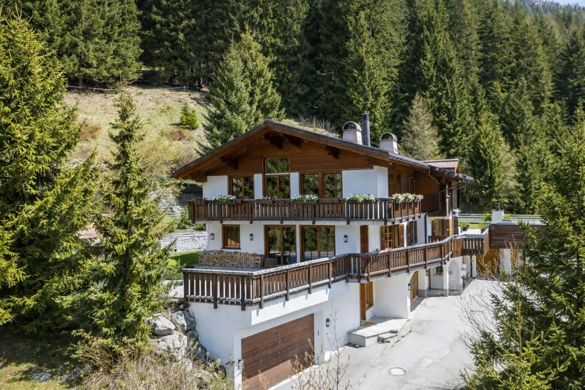 Living with style: Alpine retreat with impressive views