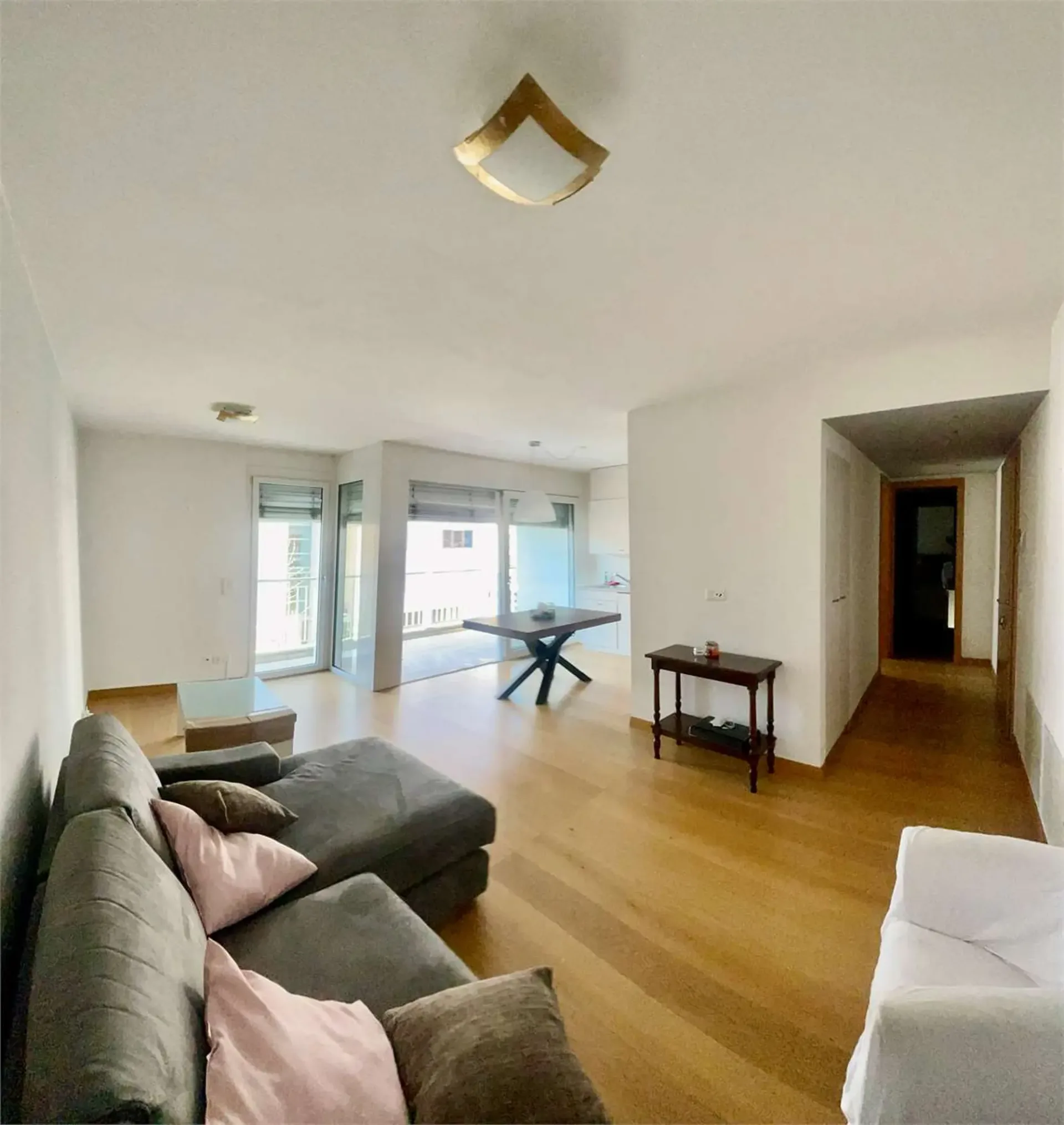 Geräumige und helle 2,5-Zimmer-Wohnung mit großer Terrasse