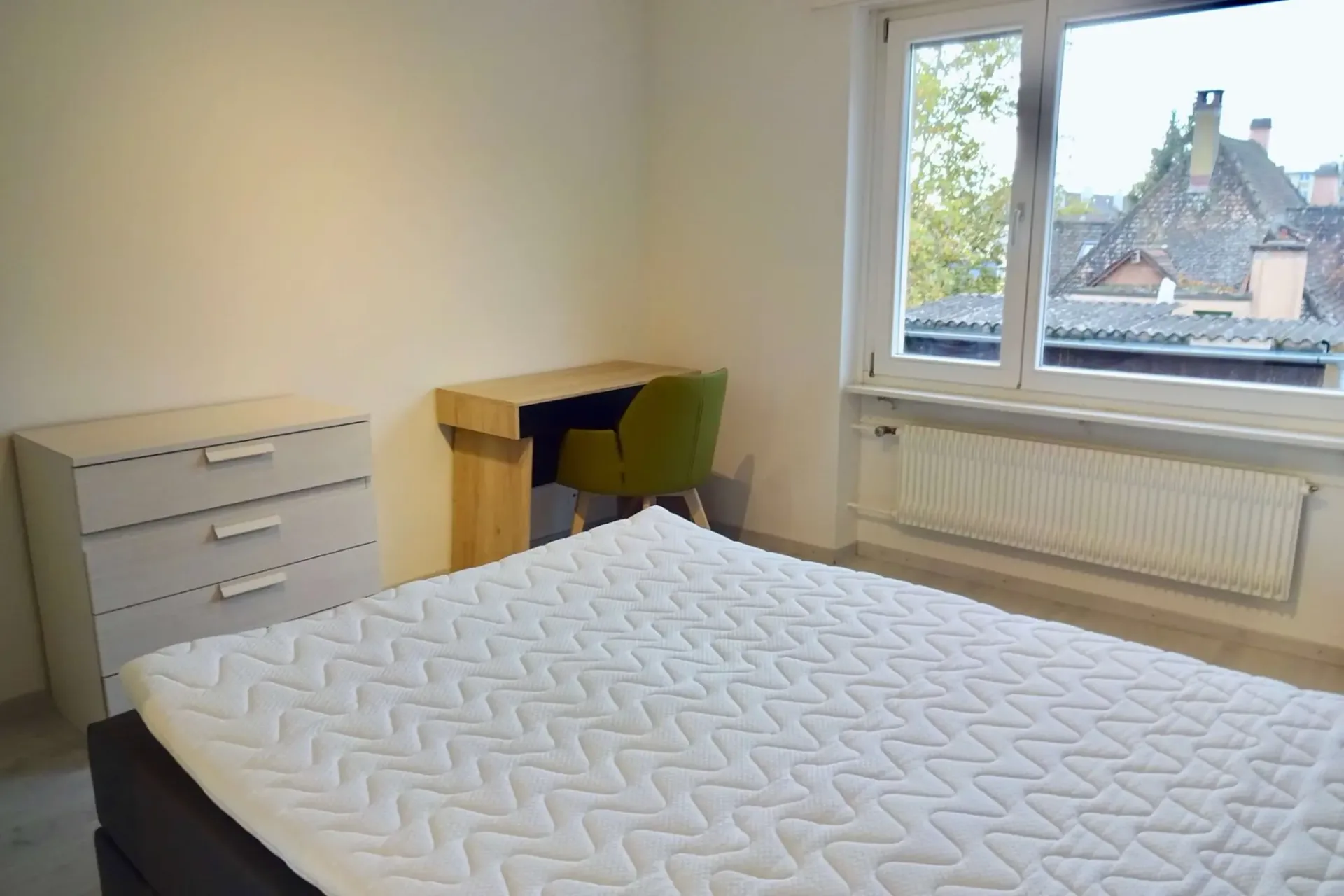Furnished room in modernised apartment in a top location