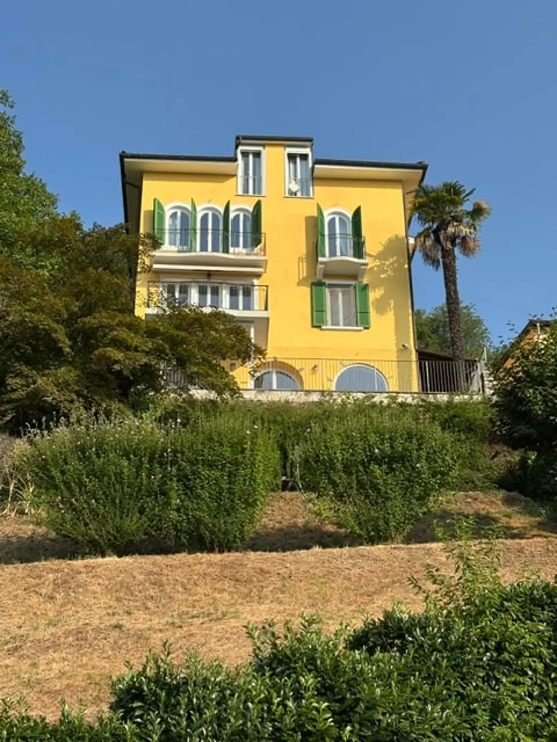 Elegante villa ticinese 5.5 locali con vista panoramica a Gaggio di Bioggio