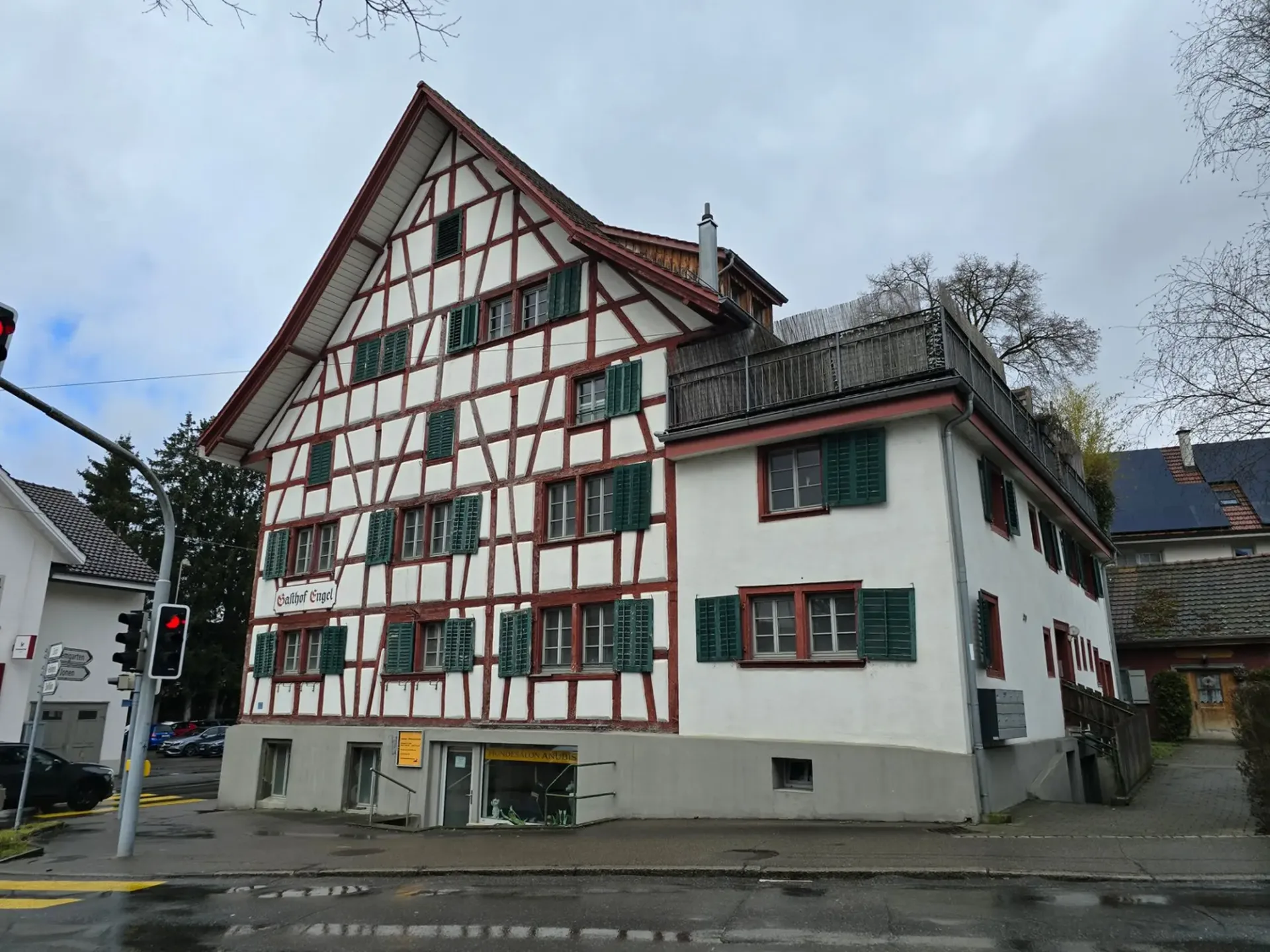 Charmante 7.5-Zimmer-Wohnung in historischem Gebäude in Ottenbach