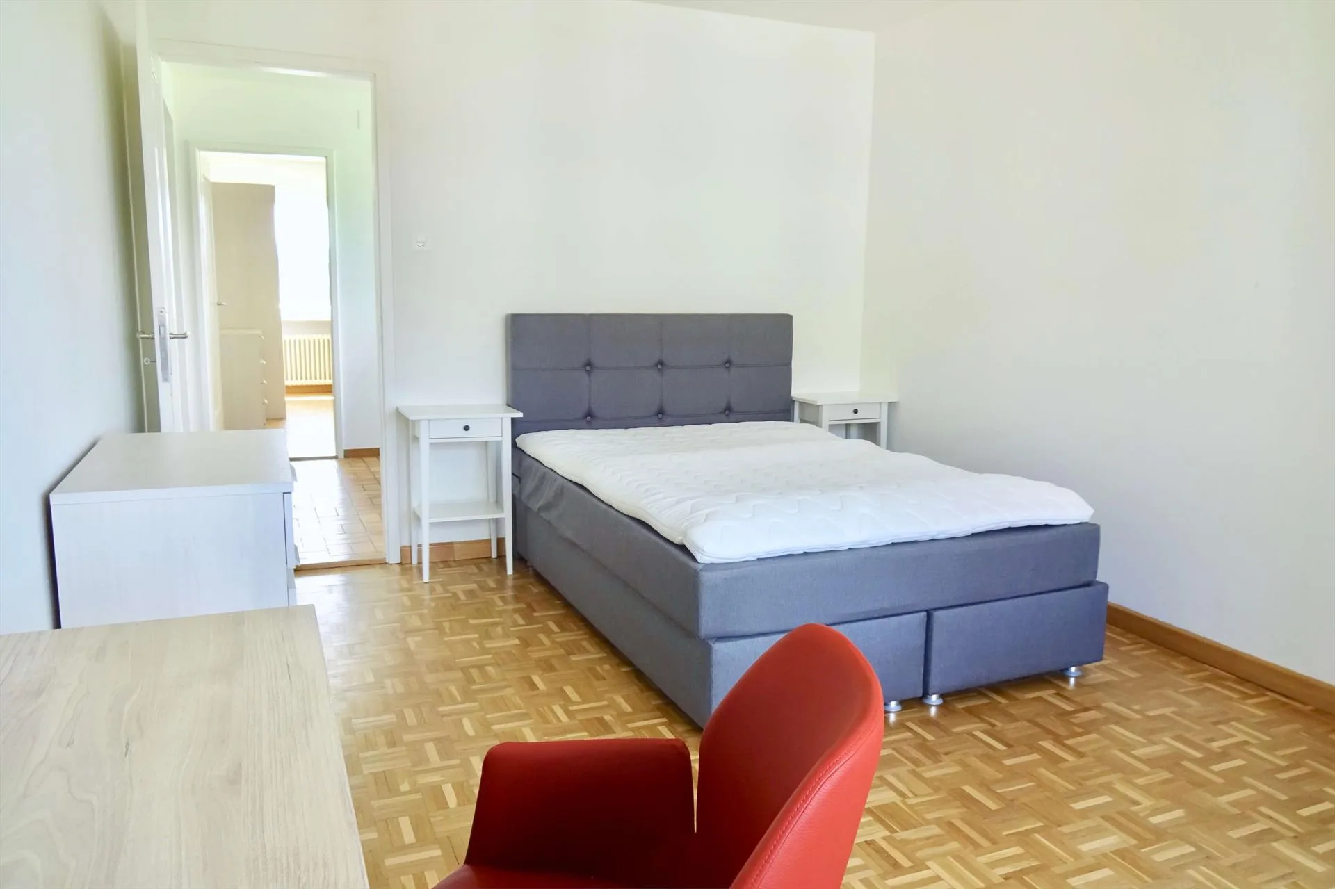 Furnished room in modernised apartment in a top location
