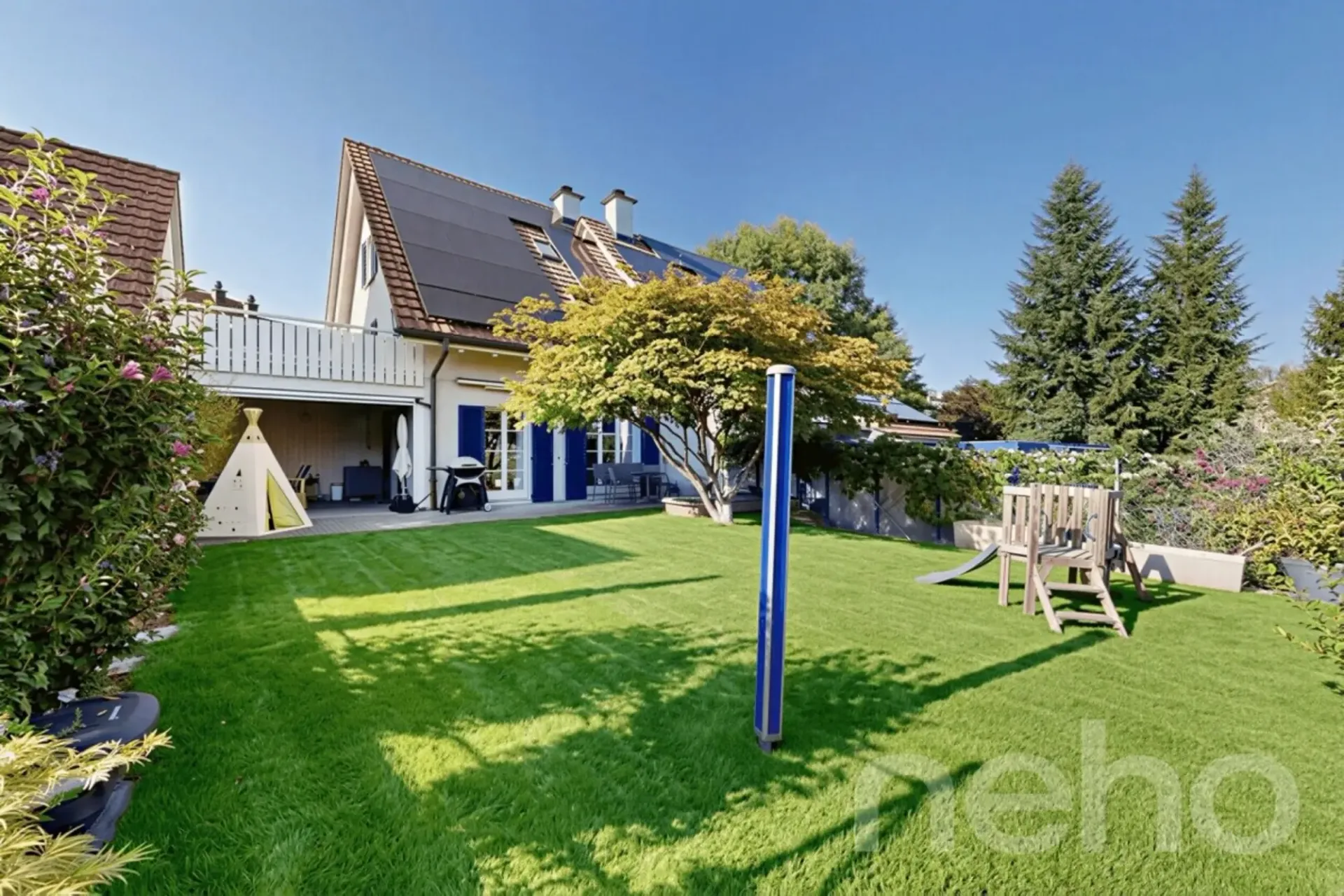 Doppeleinfamilienhaus mit Garten in Sackgasse