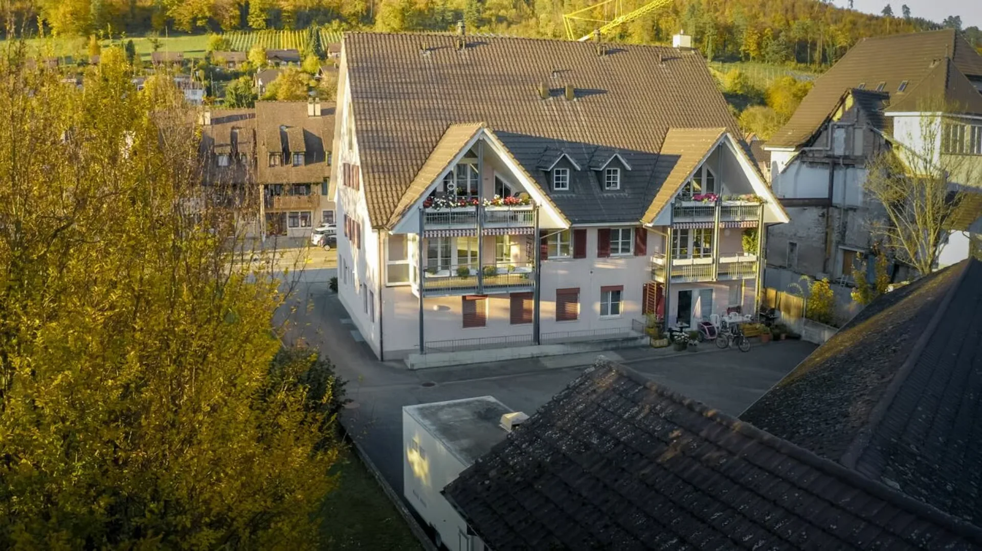 gepflegte Eigentumswohnung mit Balkon, Keller und drei Garagenboxen
