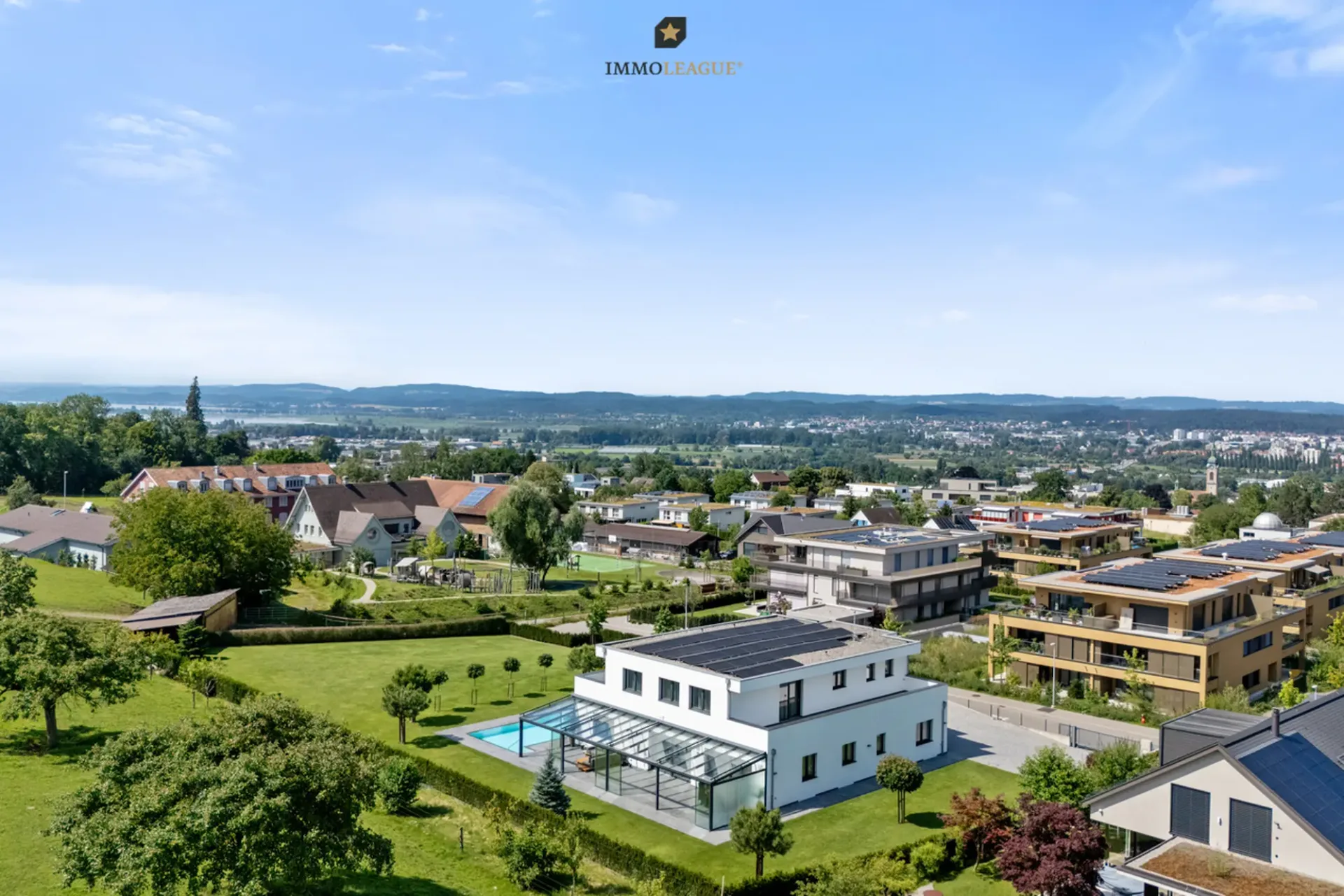 Harmonie in Design und Eleganz - moderne Luxusvilla der Extraklasse.