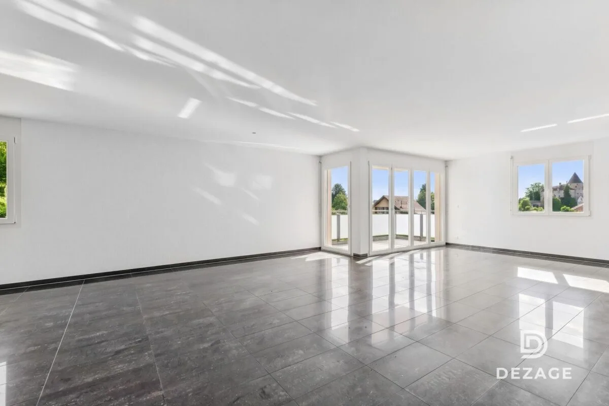Grand appartement familial avec balcon couvert et vue sur le château d'Oron !