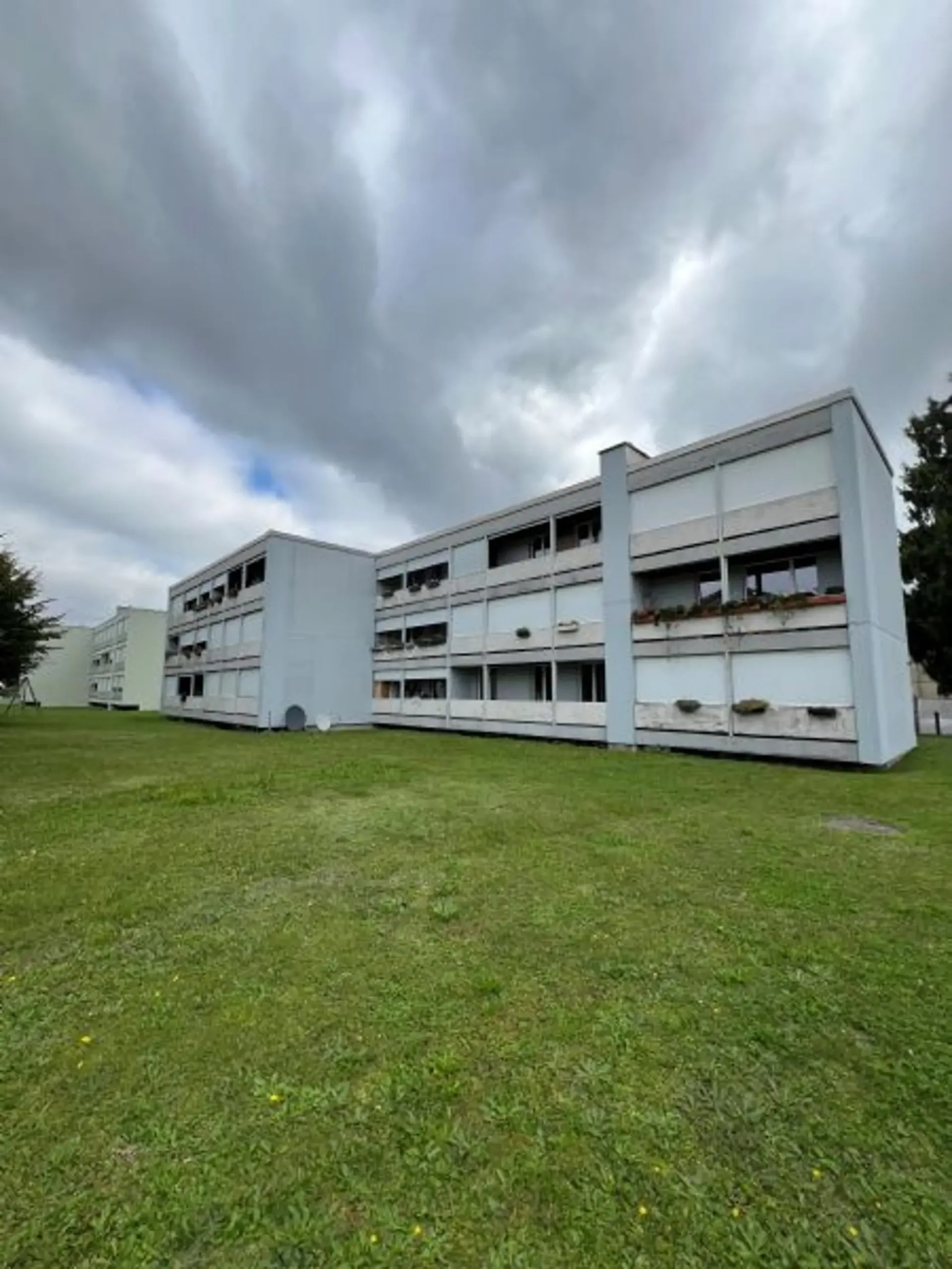 Helle und grosse 3-Zimmerwohnung an ruhiger Lage mit grossem Balkon