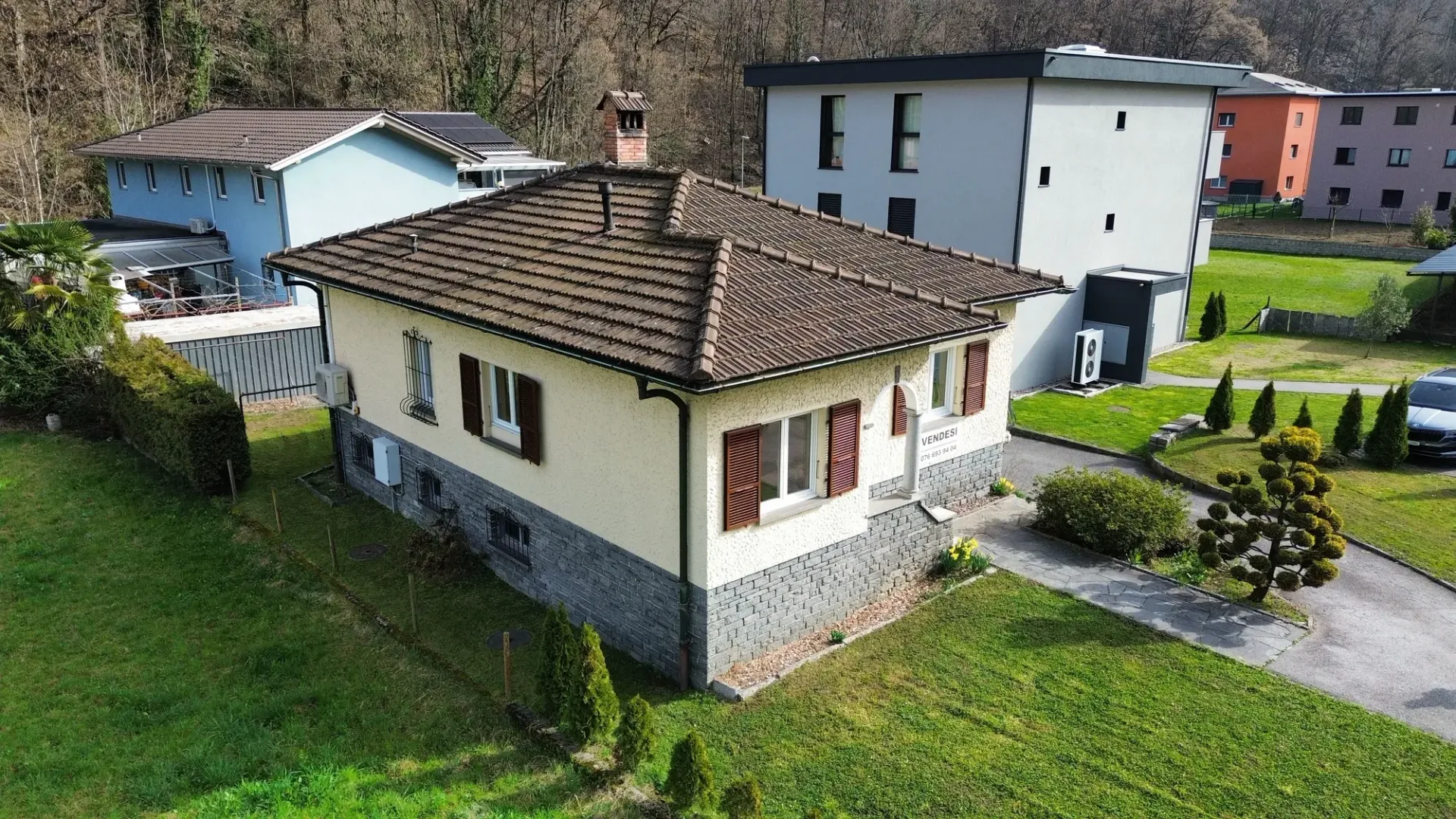 Elegantes Einfamilienhaus mit 4,5 Zimmern und Bergblick in Pollegio