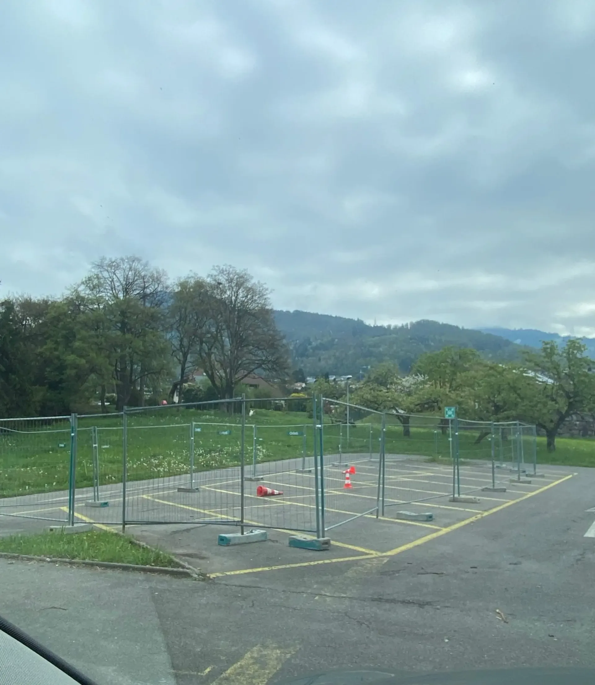 Zu vermieten 2 Parkplätze in Blonay