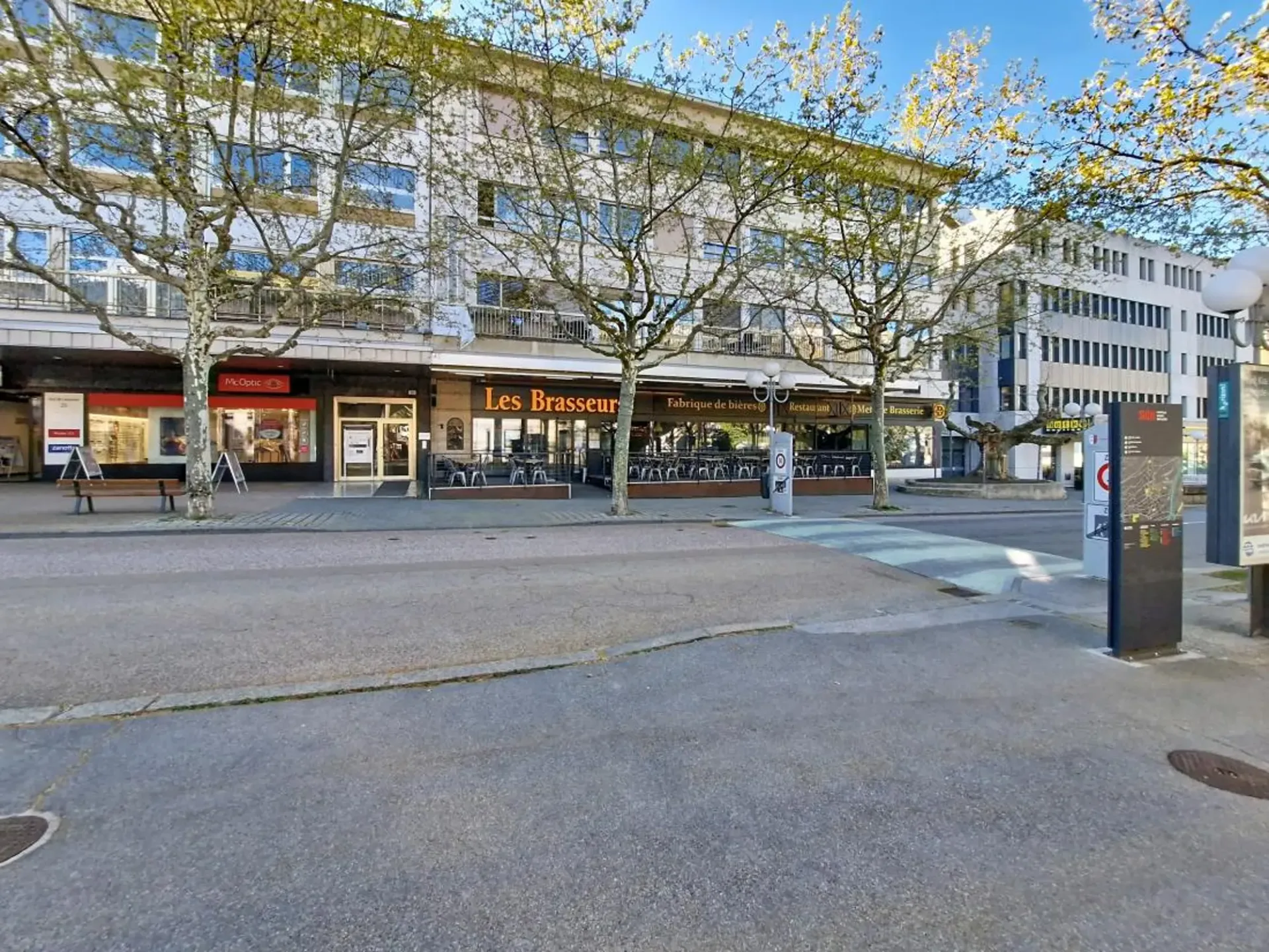 Sion – Spacieux local commercial de 335 m² idéal pour clinique médicale au centre-ville