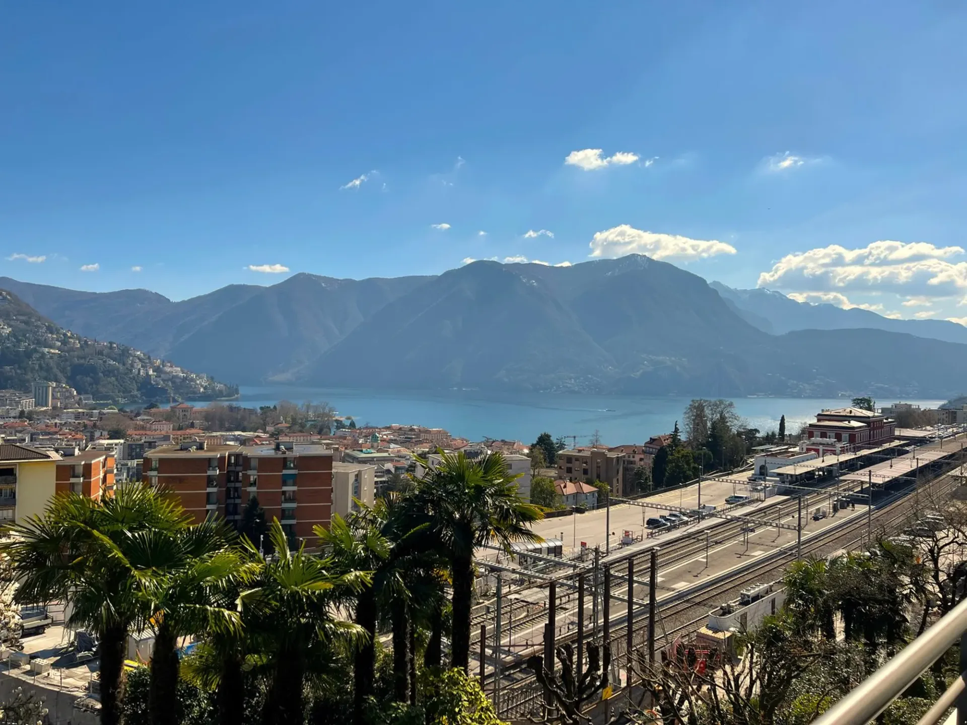 3,5 locaux avec terrasse et vue sur le lac AA 112