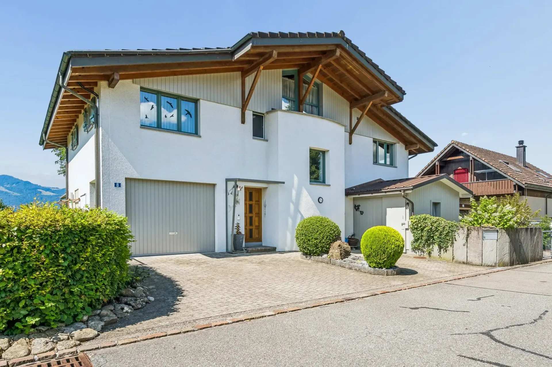 Wohnen mit Weitblick – freistehendes 7-Zimmer-Einfamilienhaus