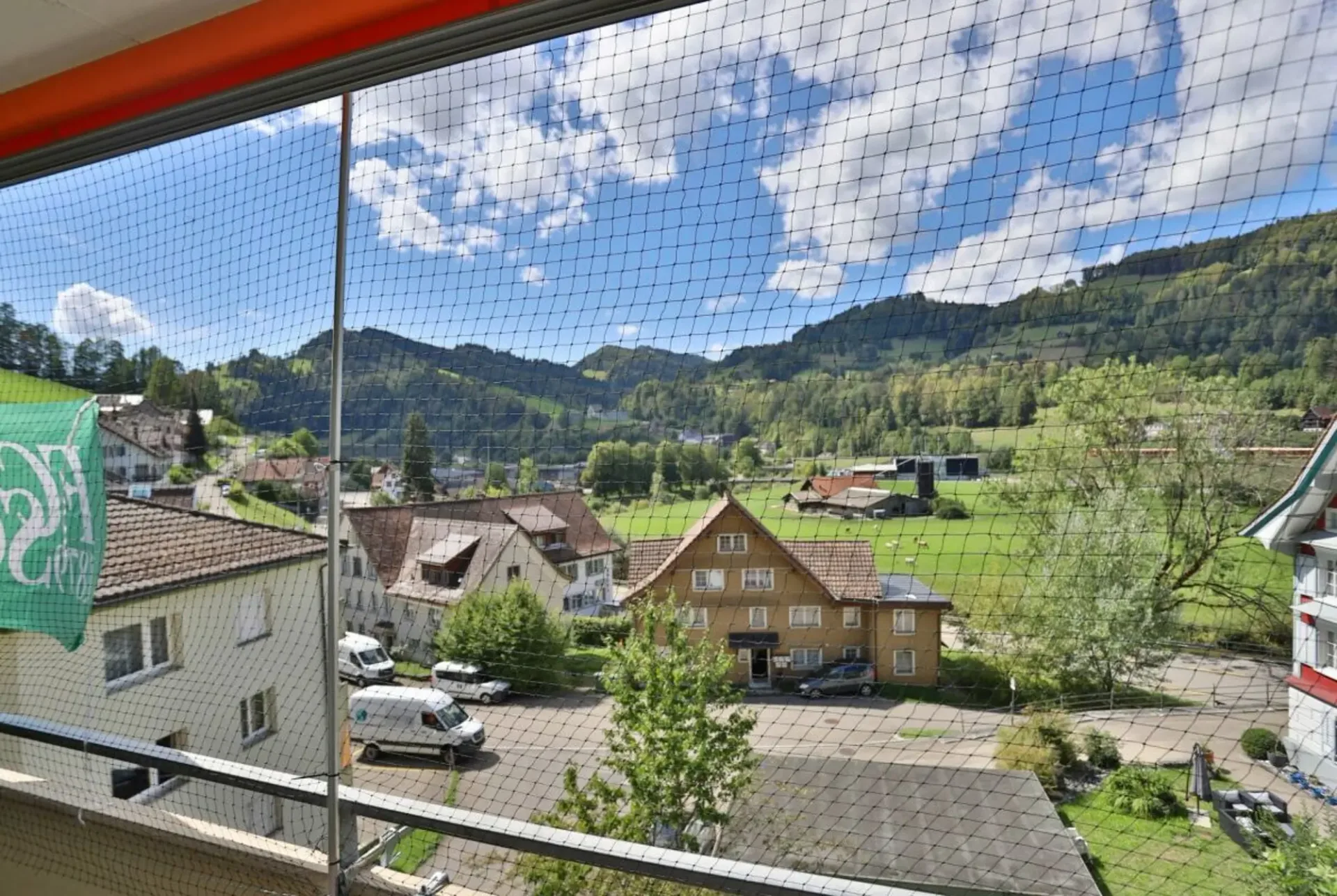Appartement de 4,5 pièces loué avec vue sur le verdure