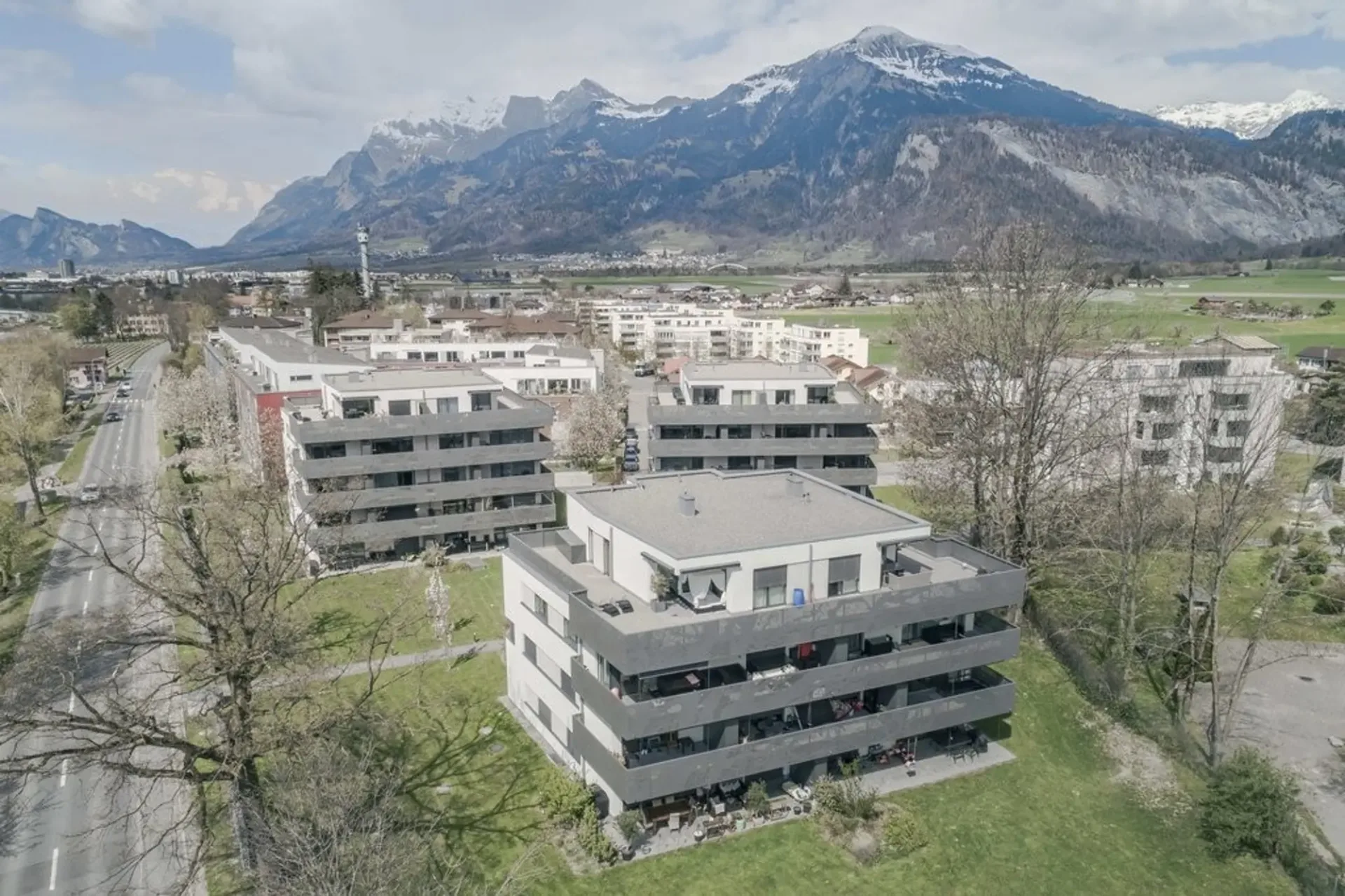Tiefgaragenplatz in Igis mieten!