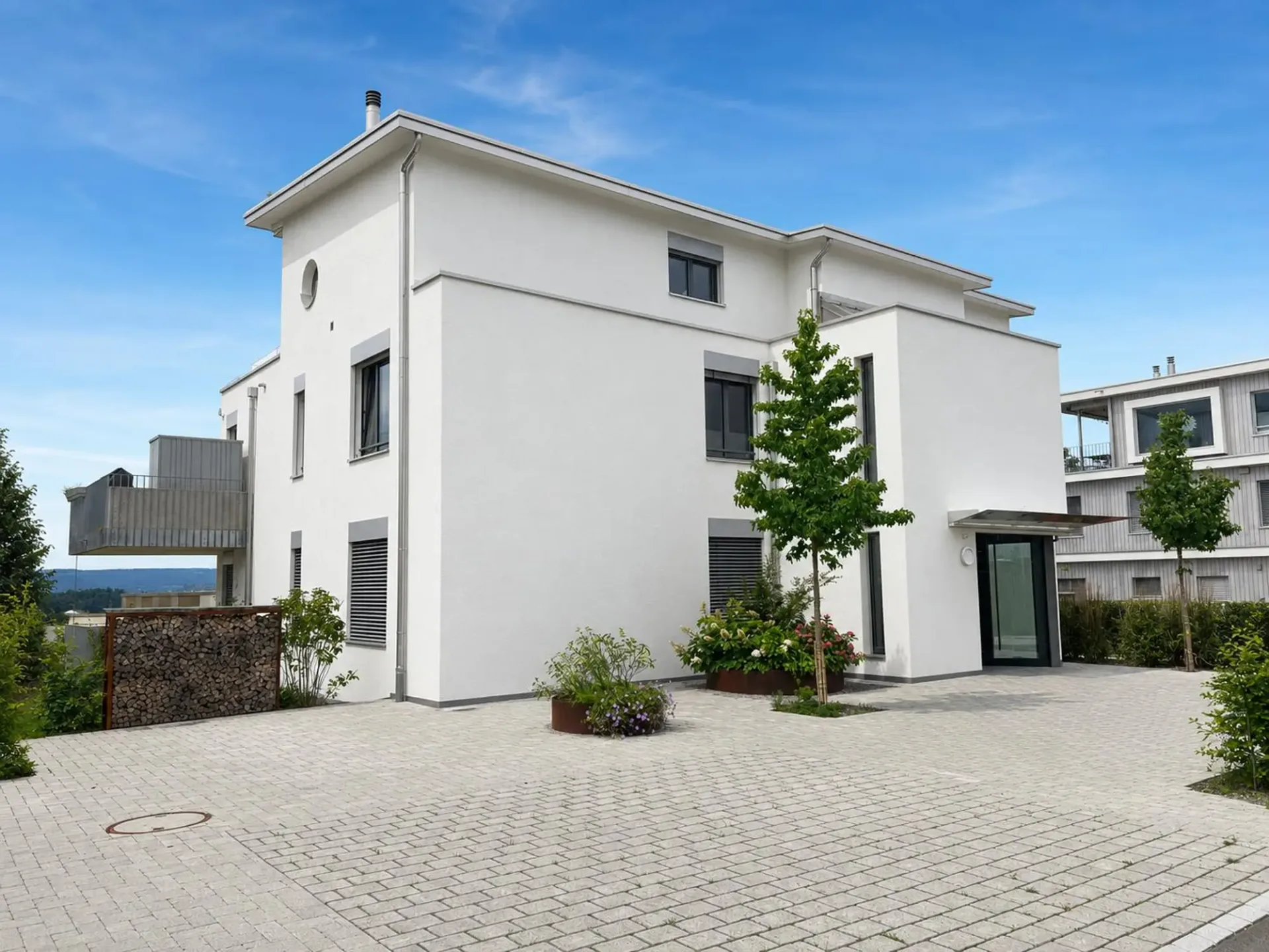 Einzigartige 3.5-Zimmer-Attika-Maisonette-Wohnung mit Weitsicht auf See und Berge