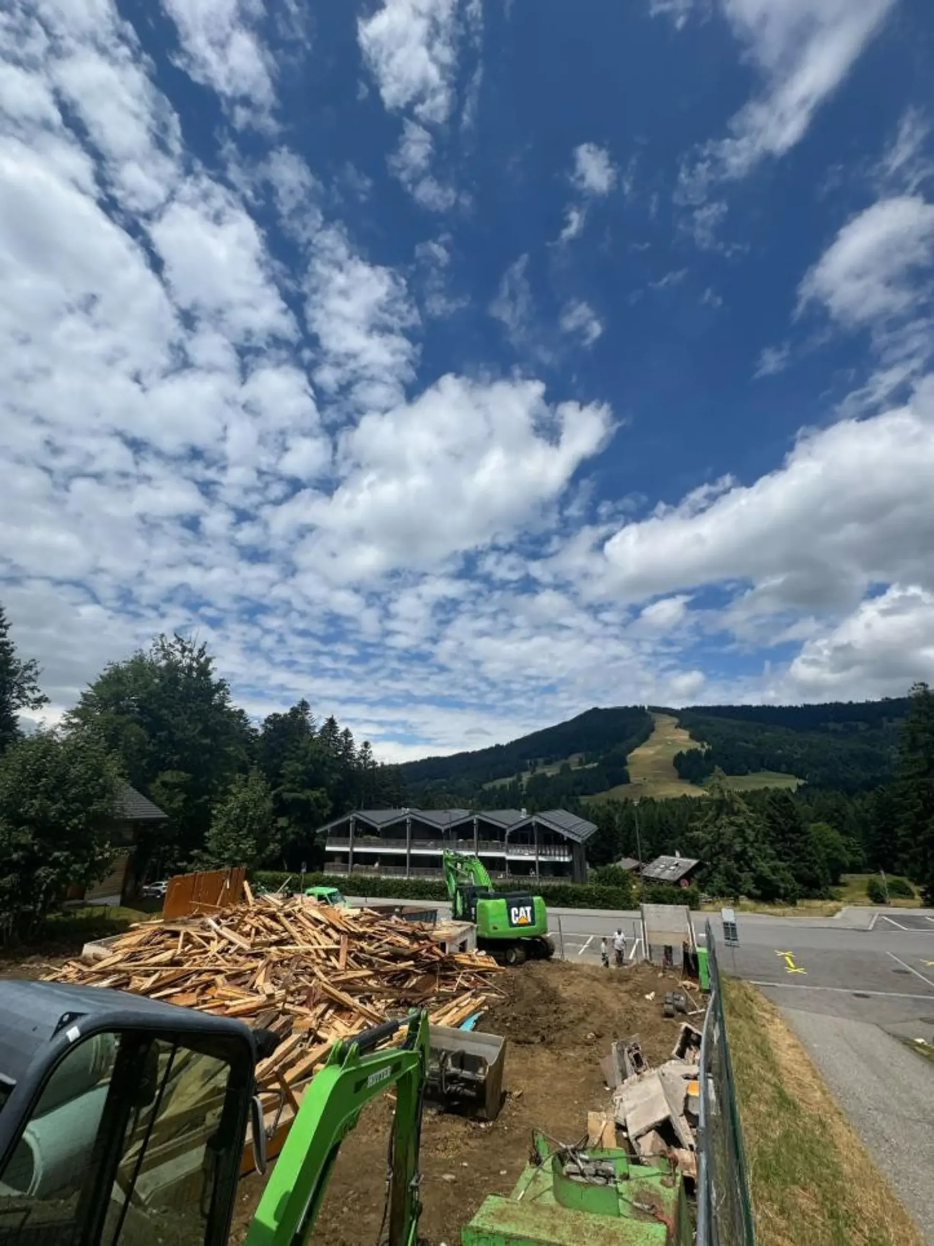 BAUSTELLE IM GANG  - PRÄCHTIGES WOHNUNG IN AUX PACCOTS