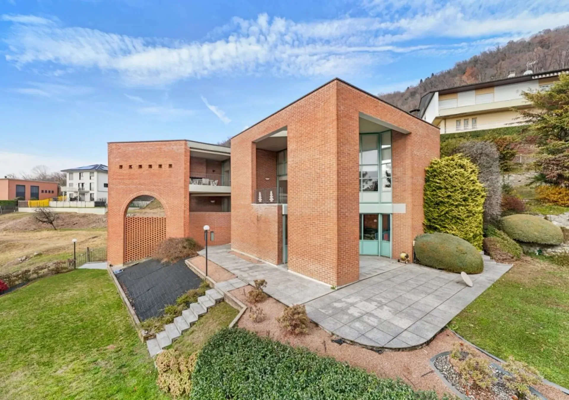 Prächtige Villa mit großem Garten und Aussicht