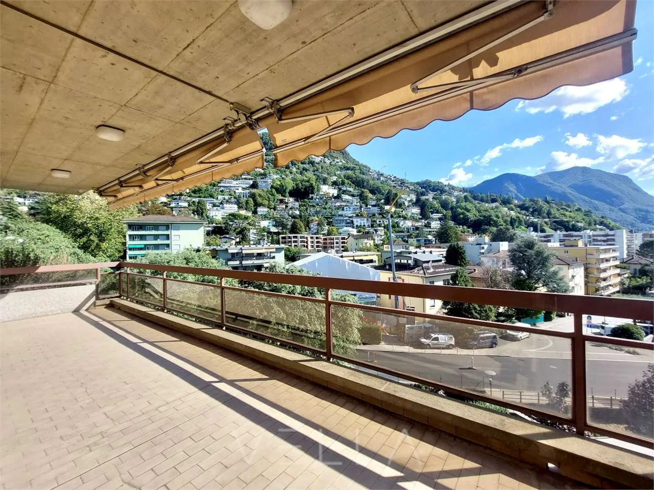 Geräumige 4.5-Zimmer-Wohnung im 5. Stock mit Terrasse, offener Aussicht und großem Potenzial