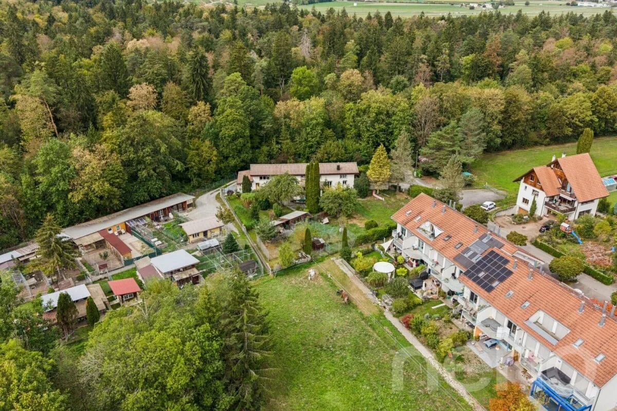 Freistehendes Einfamilienhaus mit viel Land und Potenzial