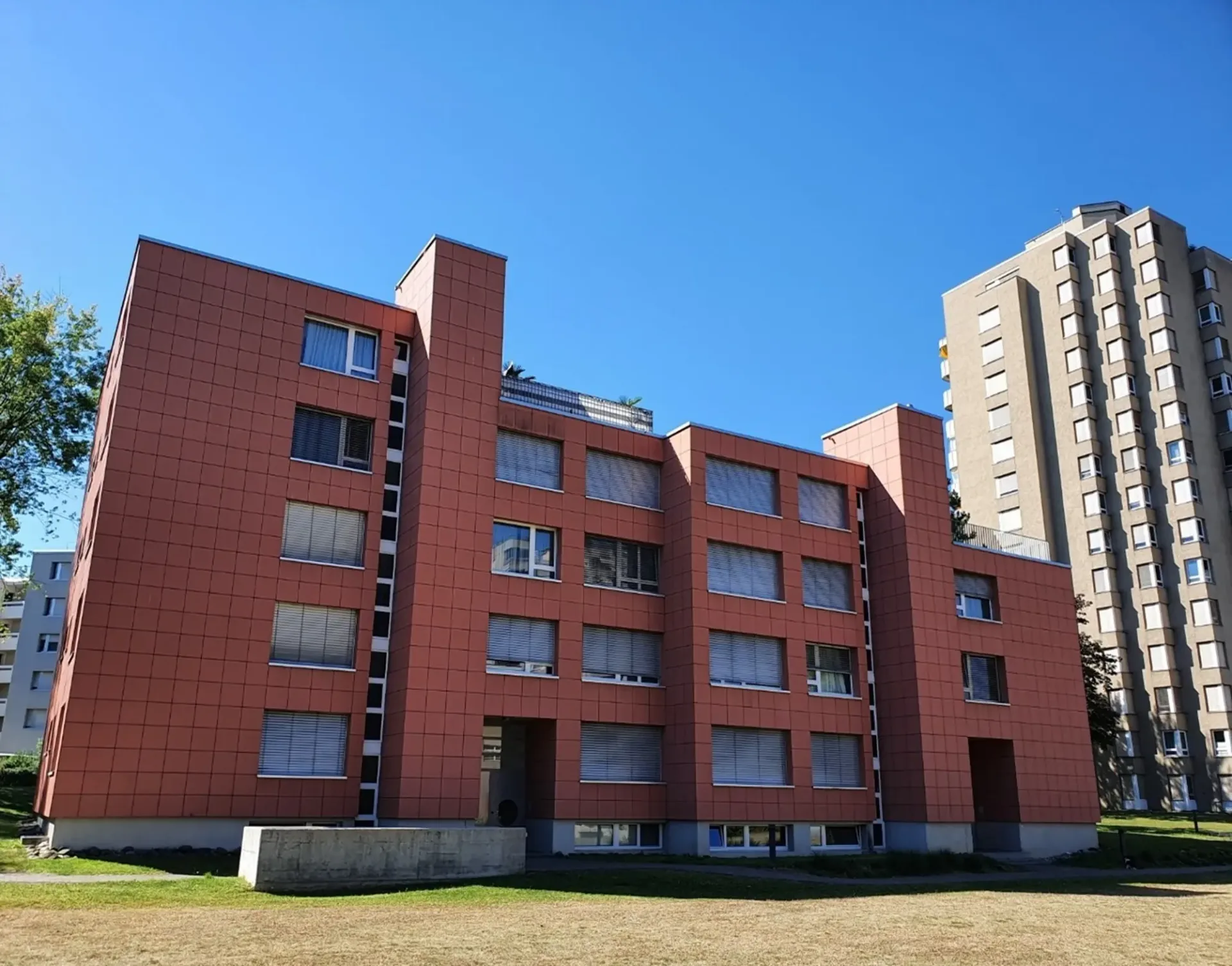 Grüsszügige, helle Wohnung an bester Lage in Schlieren