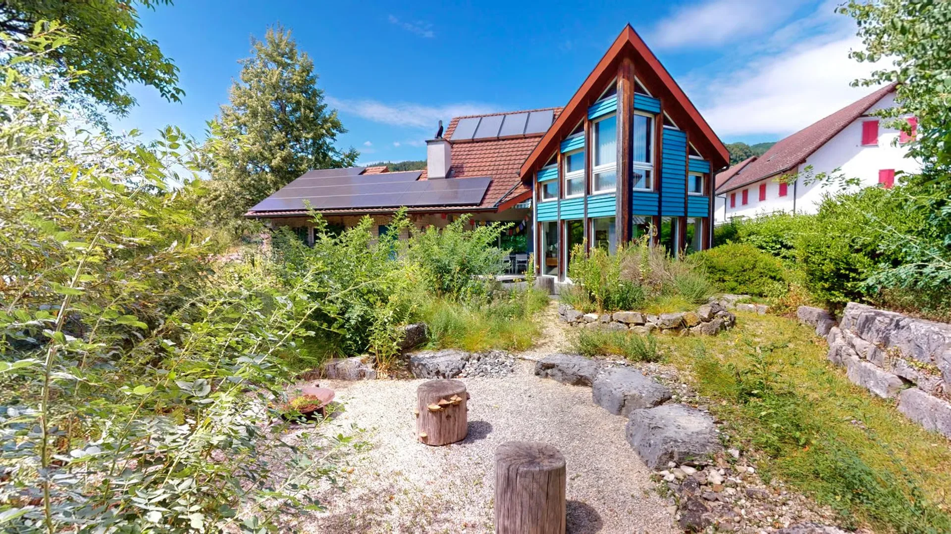Gartenparadies zum Alltag - helles 6,5 Zimmer Architektenhaus mit Garage in verkehrsgünstiger Lage