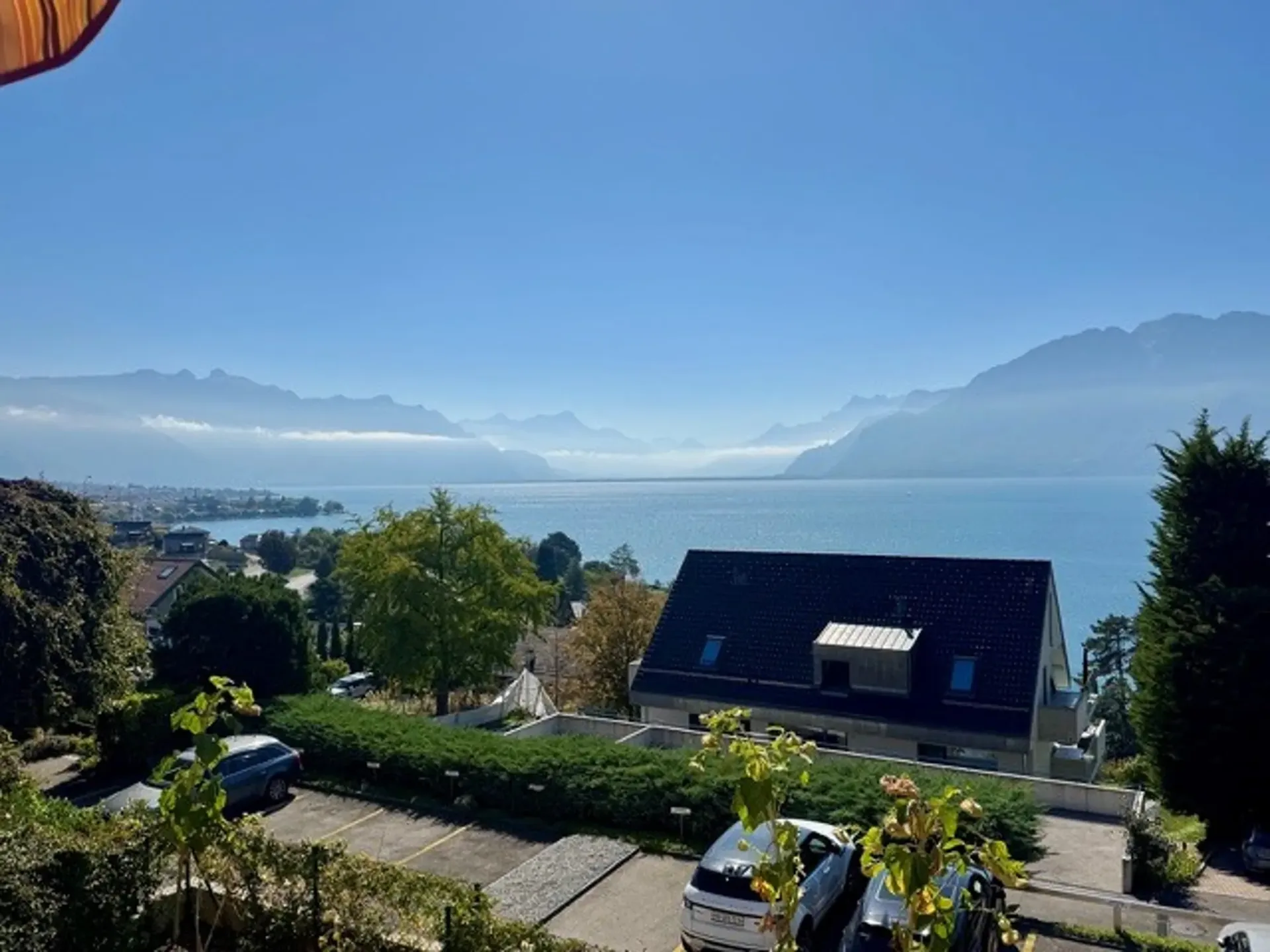 Ampio appartamento di 5 locali con vista lago a Corseaux