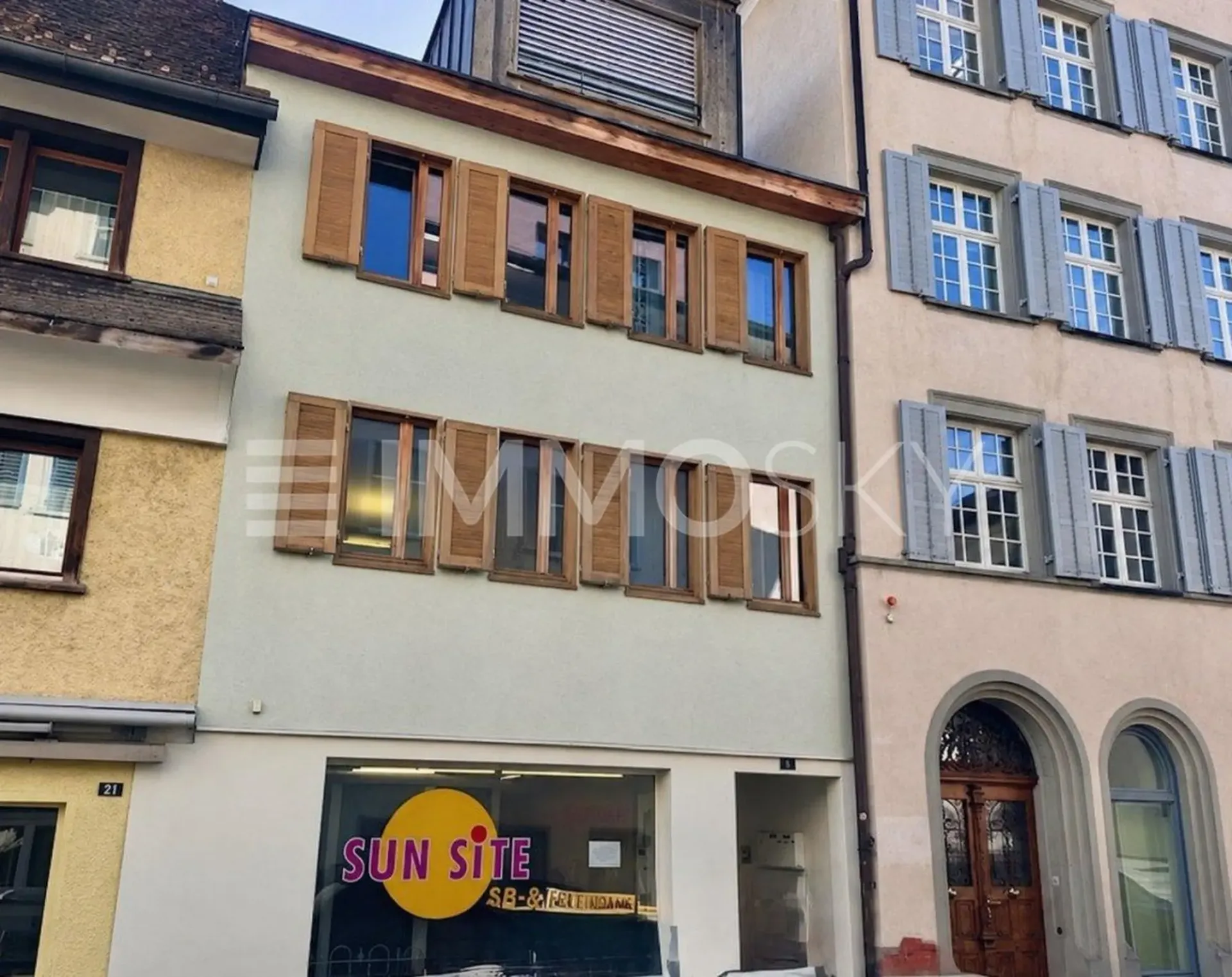 Two apartments and a retail space - all rented