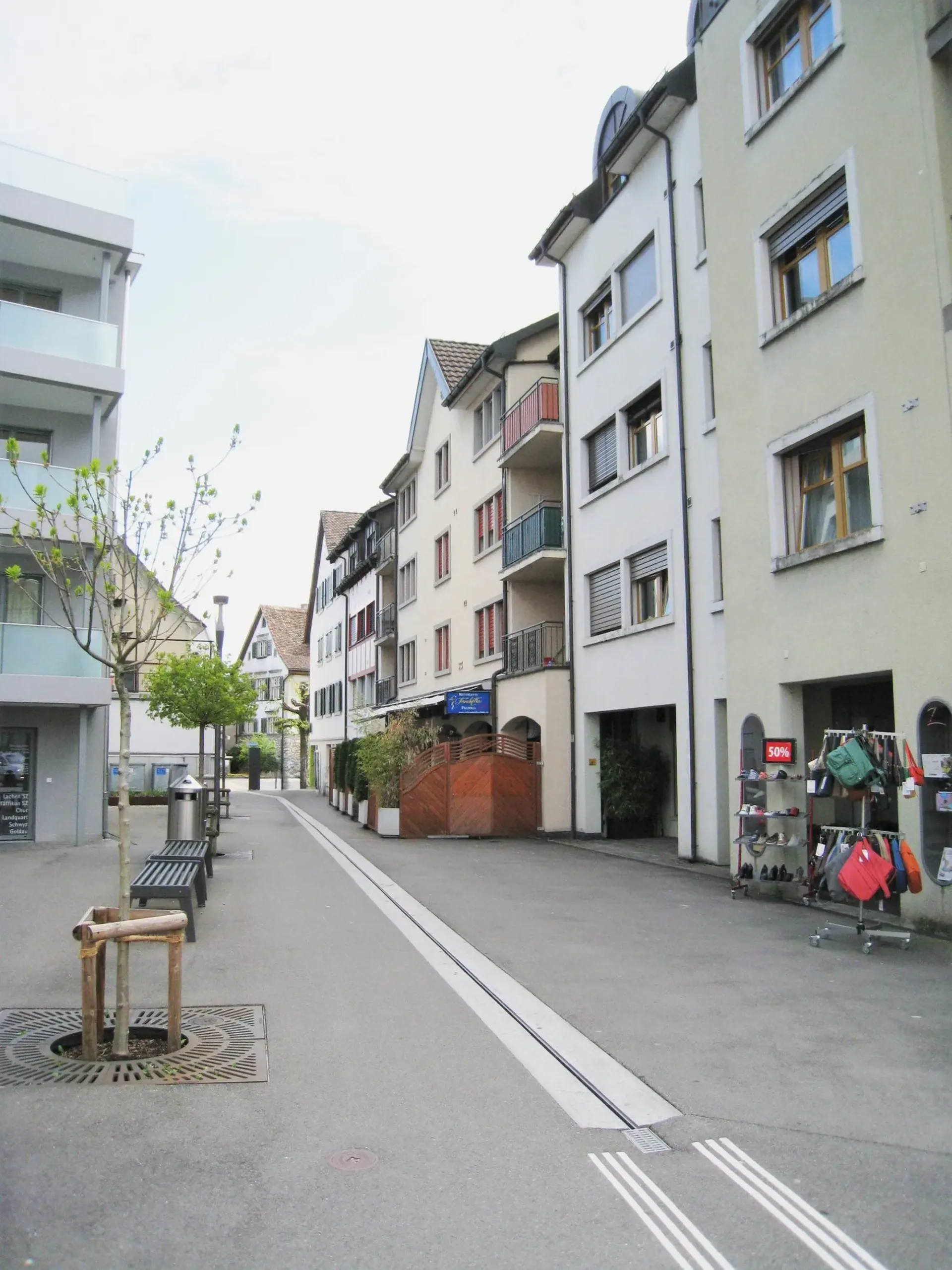 Delizioso appartamento 3.5 locali con balcone a Lachen SZ