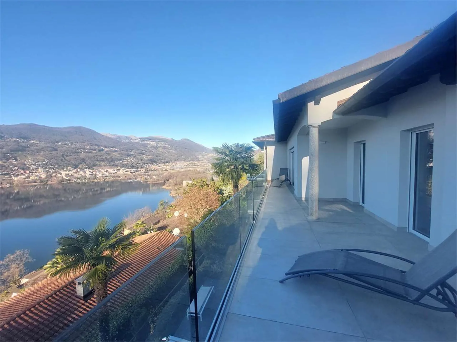 2473_Montagnola, renoviertes 4.5-Zimmer-Wohnung mit Seeblick