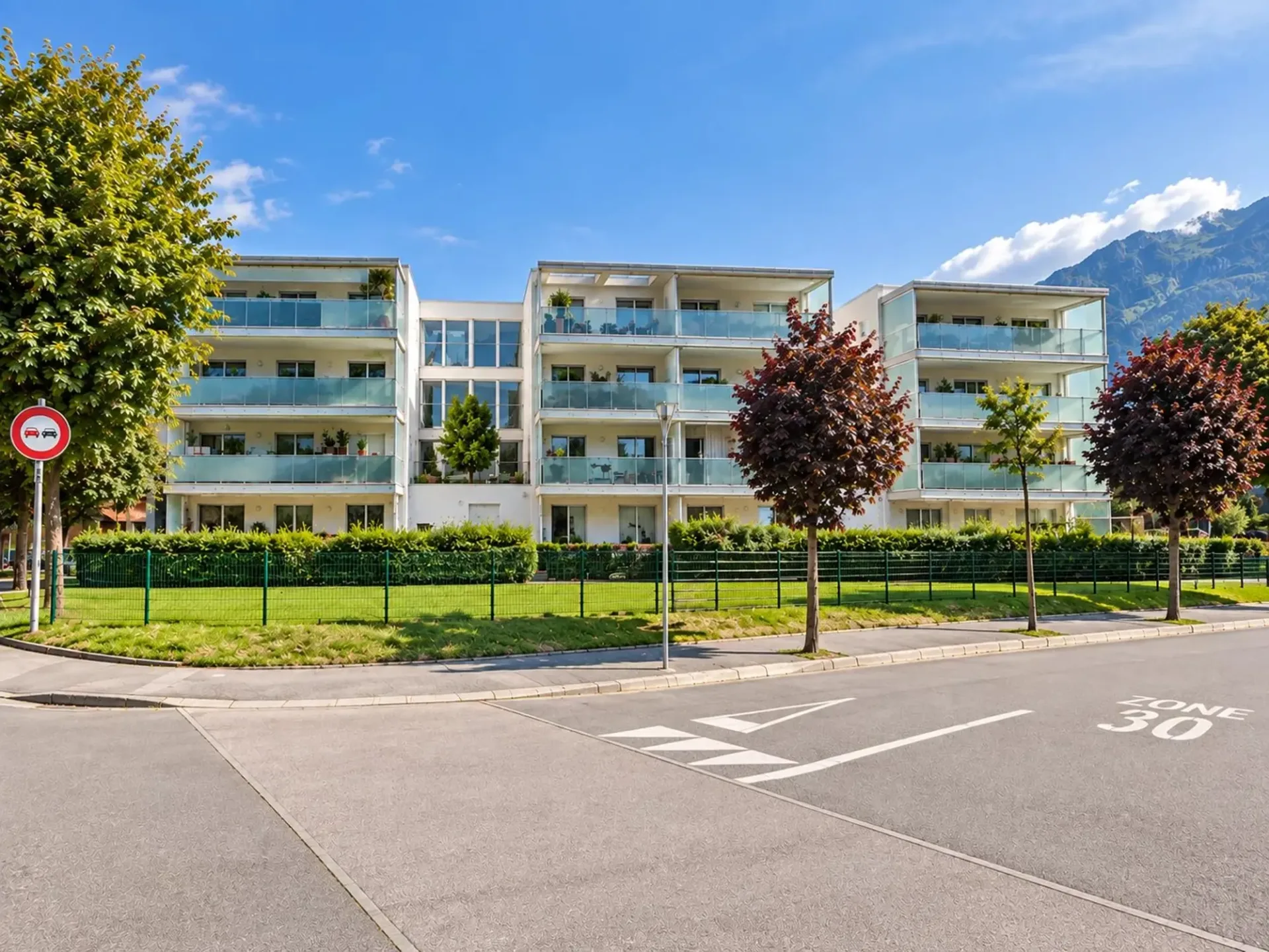 Investieren in Martigny: 2,5 Zimmer neu mit Veranda, Terrasse und privatem Garten!