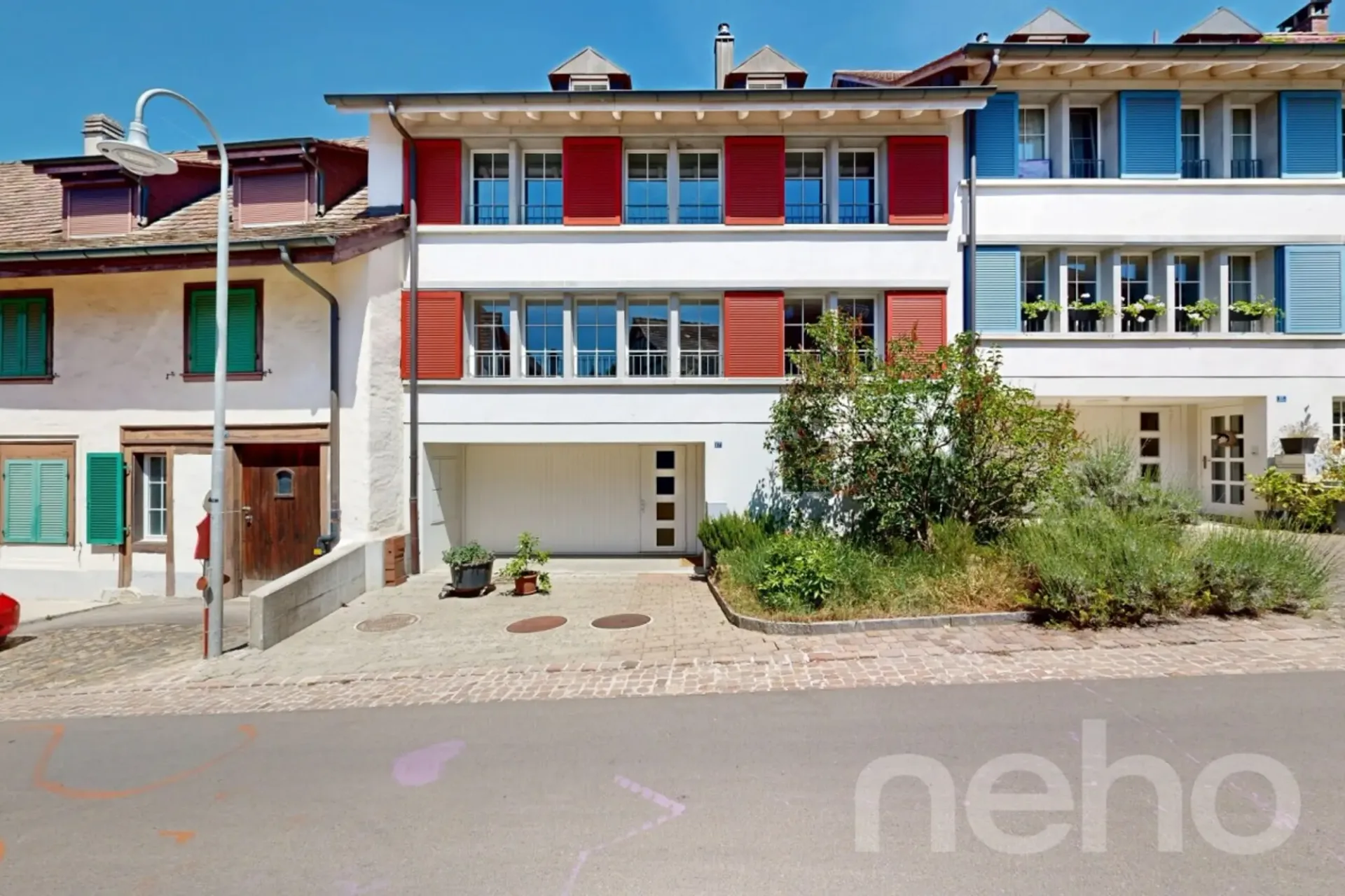 Helles Reihenhaus mit 250 m2 Wohnfläche und Garten in Buchthalen