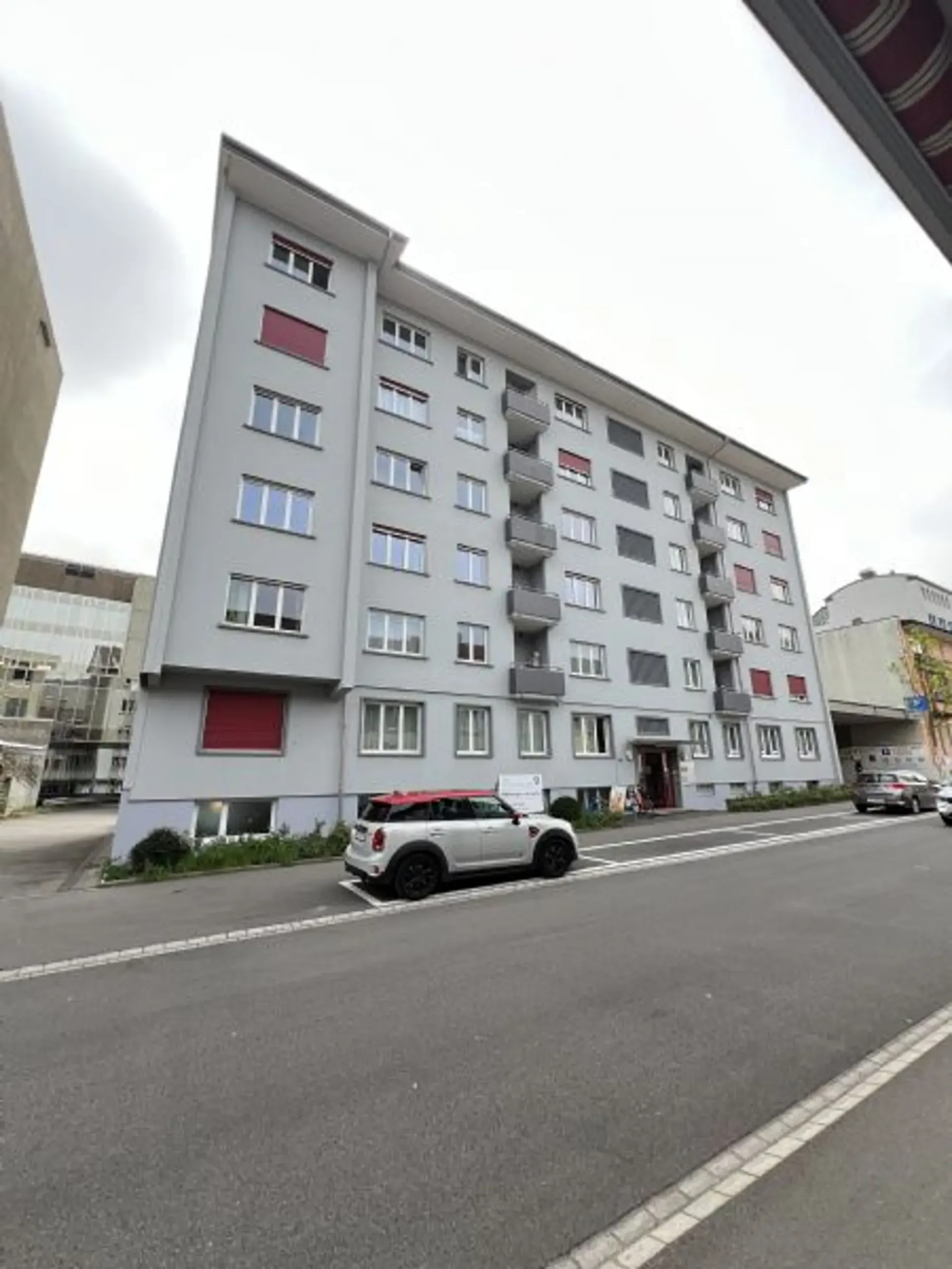 Sanierte 6-Zimmerwohnung an guter Lage zu vermieten