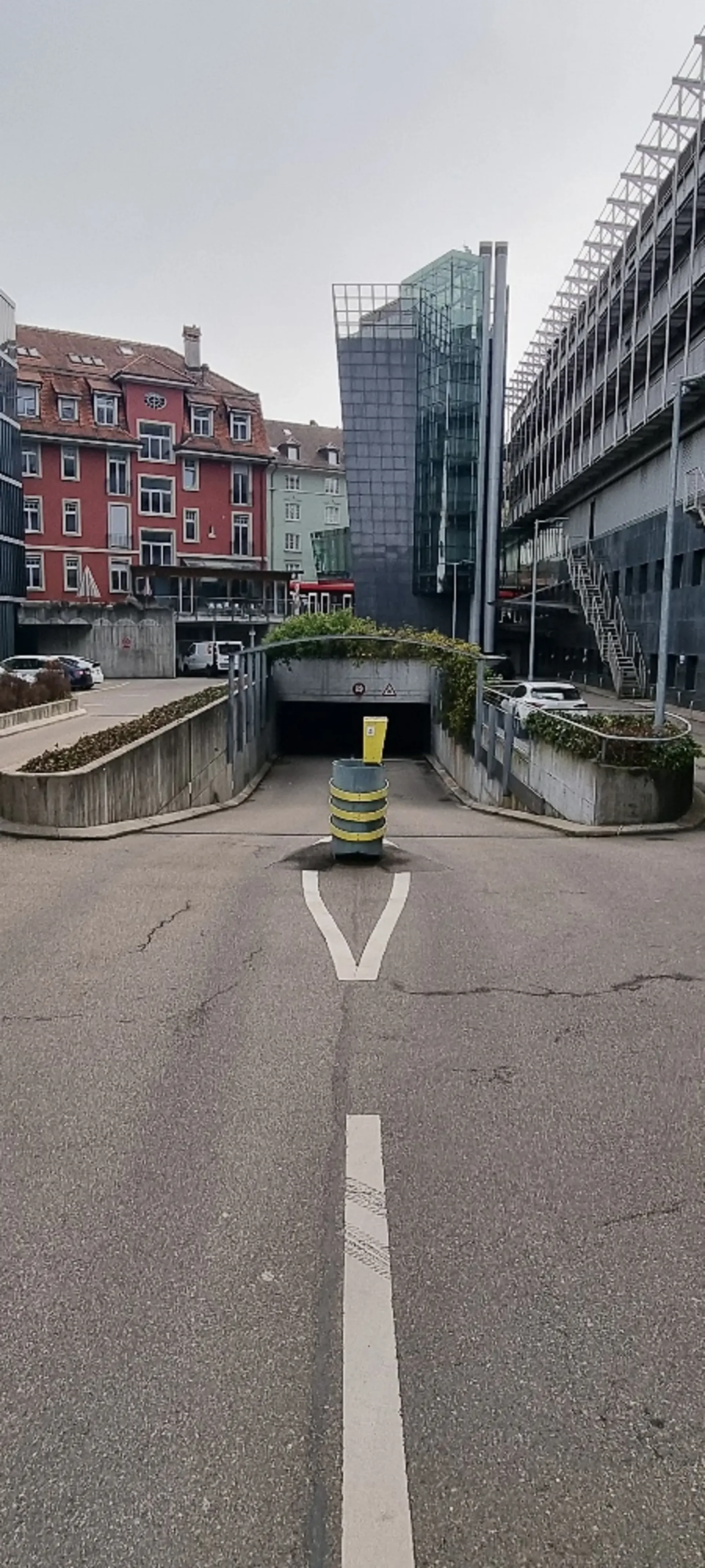 Place de parking en centre-ville à Monbijou