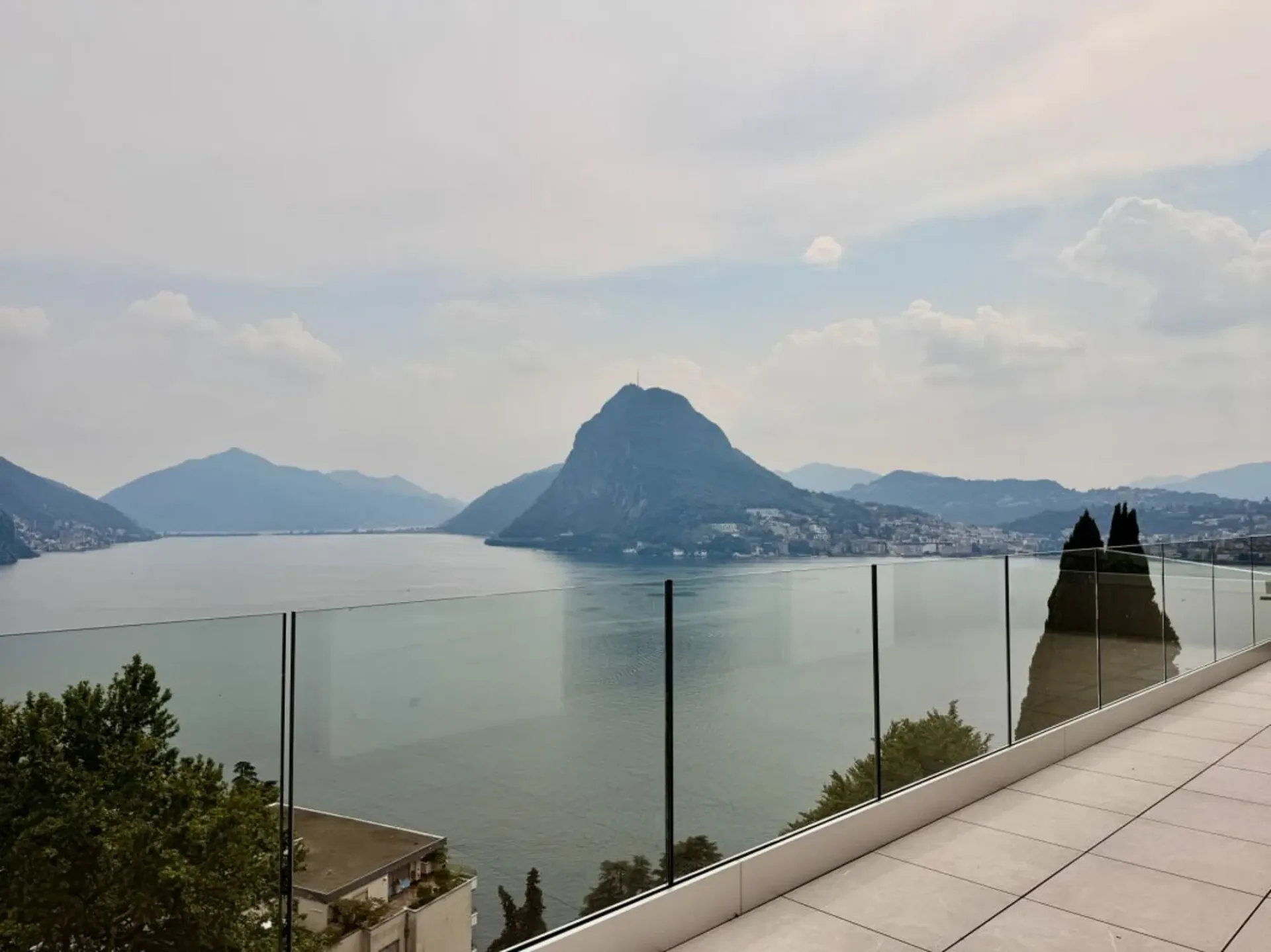 CASTAGNOLA · EXKLUSIVITÄT MIT BICK AUF DEN GOLFO DI LUGANO
