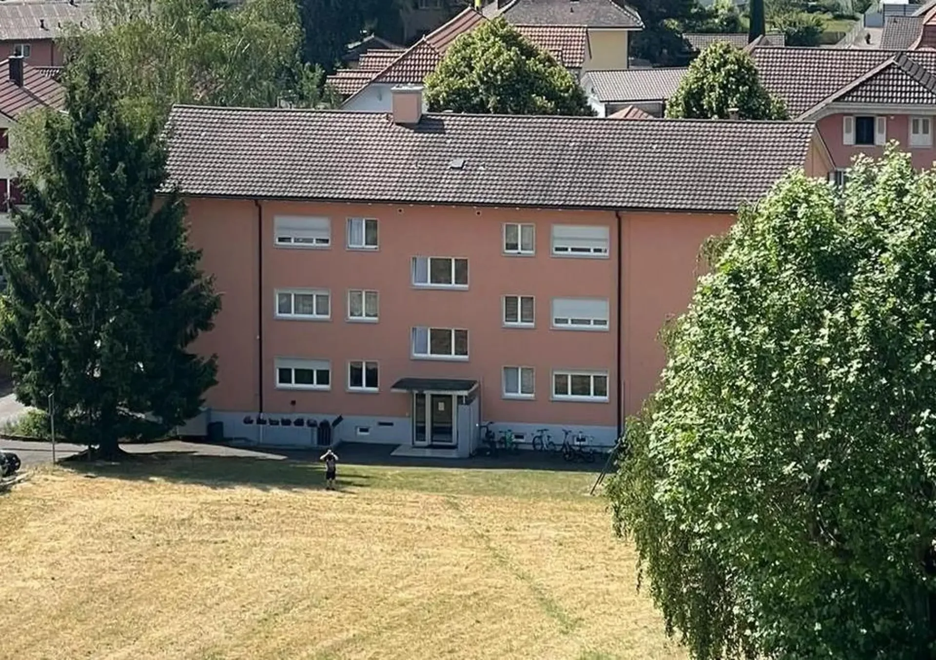 Attraktive und helle 4 1/2 Zimmer-Wohnung mit See und Bergsicht