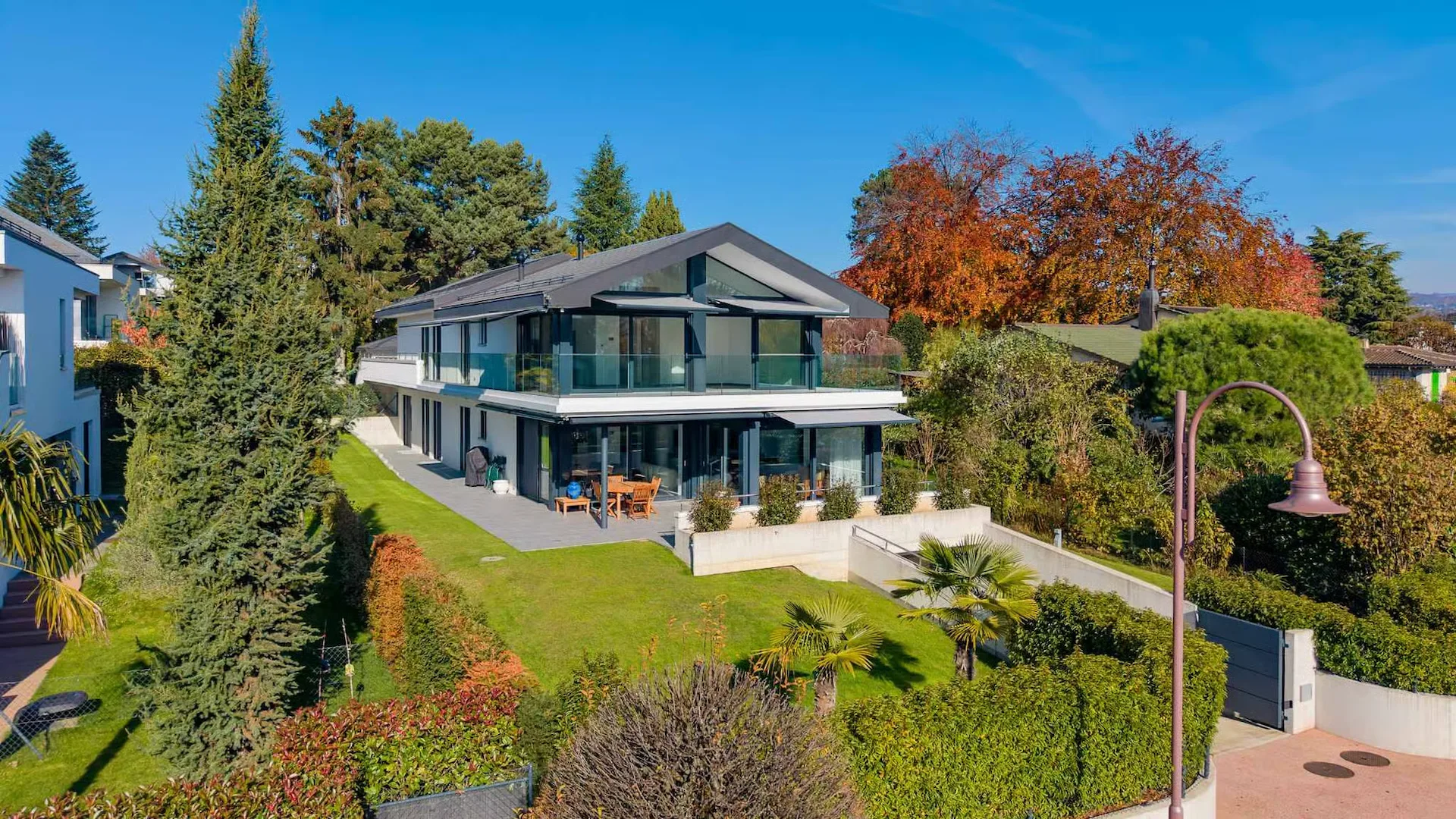 Un bien d'exception alliant confort, modernité, espaces généreux et vue lac